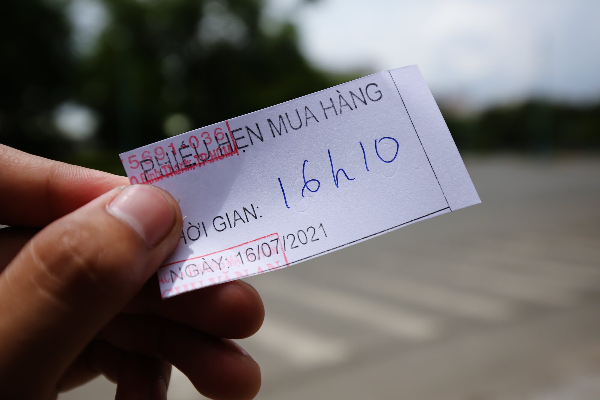 Sieu thi TP.HCM bot qua tai nho phat phieu hen gio hinh anh