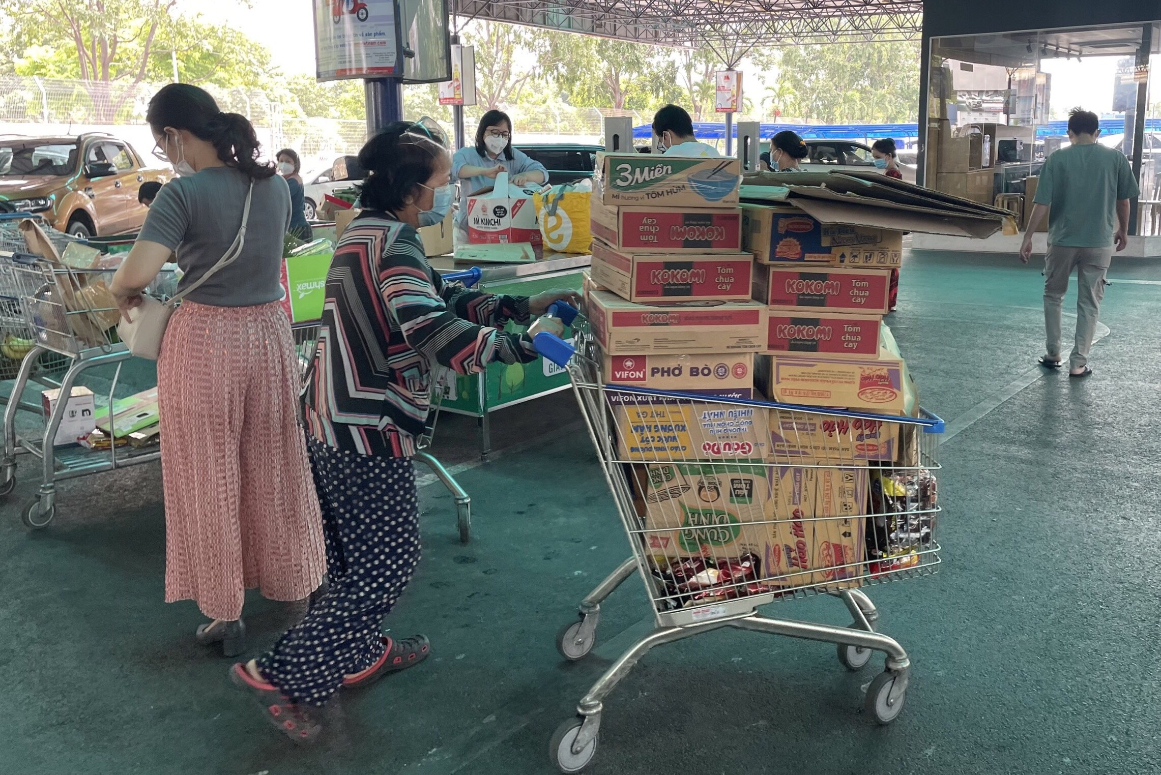 Sieu thi TP.HCM bot qua tai nho phat phieu hen gio anh 12