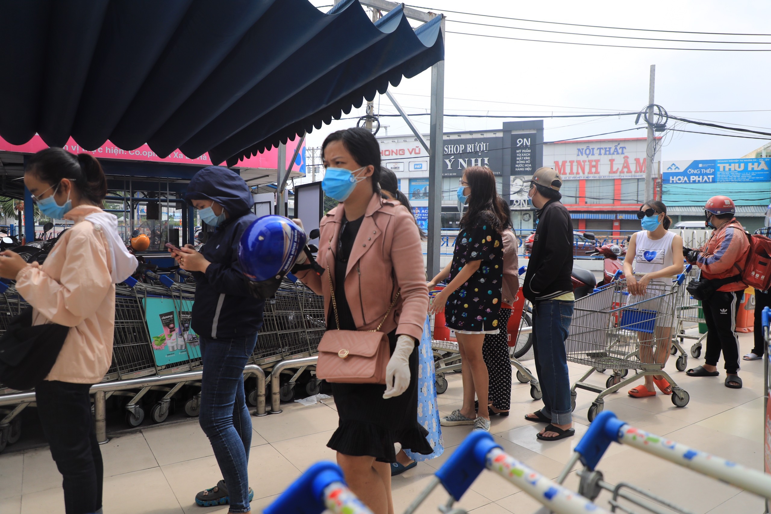 Sieu thi TP.HCM bot qua tai nho phat phieu hen gio anh 9