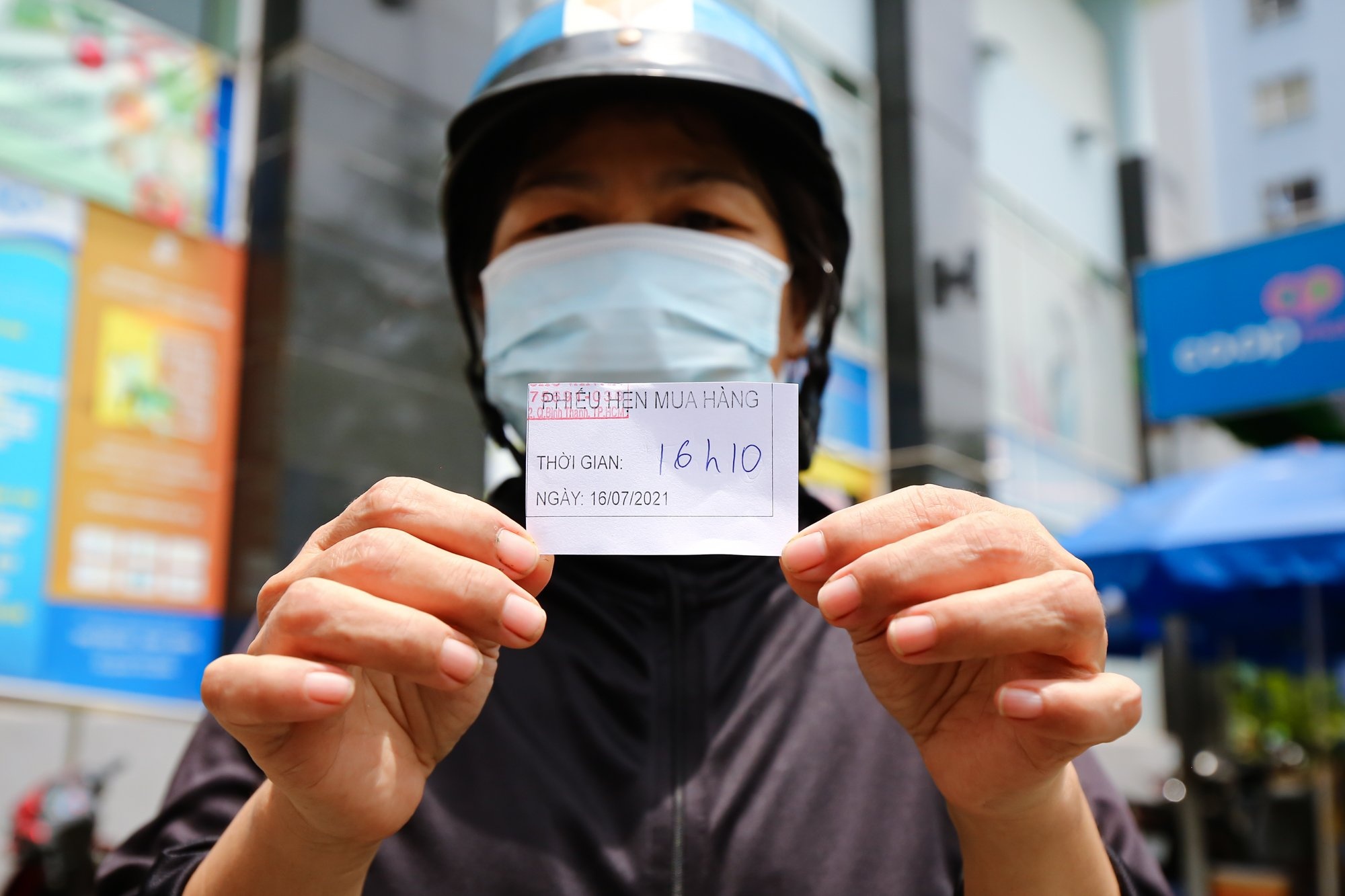 Sieu thi TP.HCM bot qua tai nho phat phieu hen gio anh 2