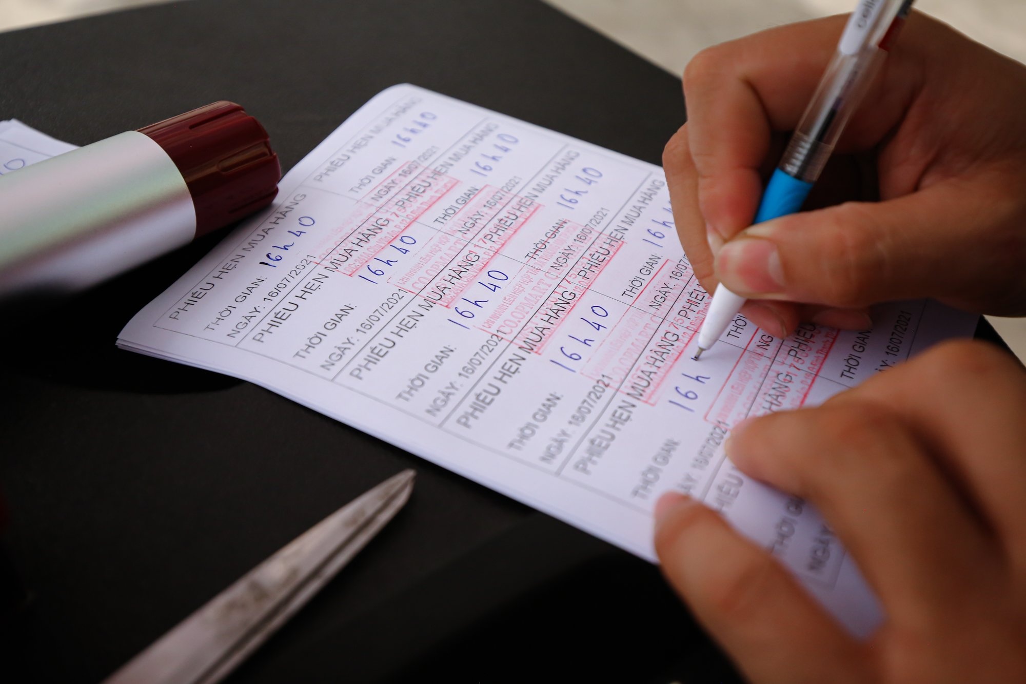 Sieu thi TP.HCM bot qua tai nho phat phieu hen gio anh 5