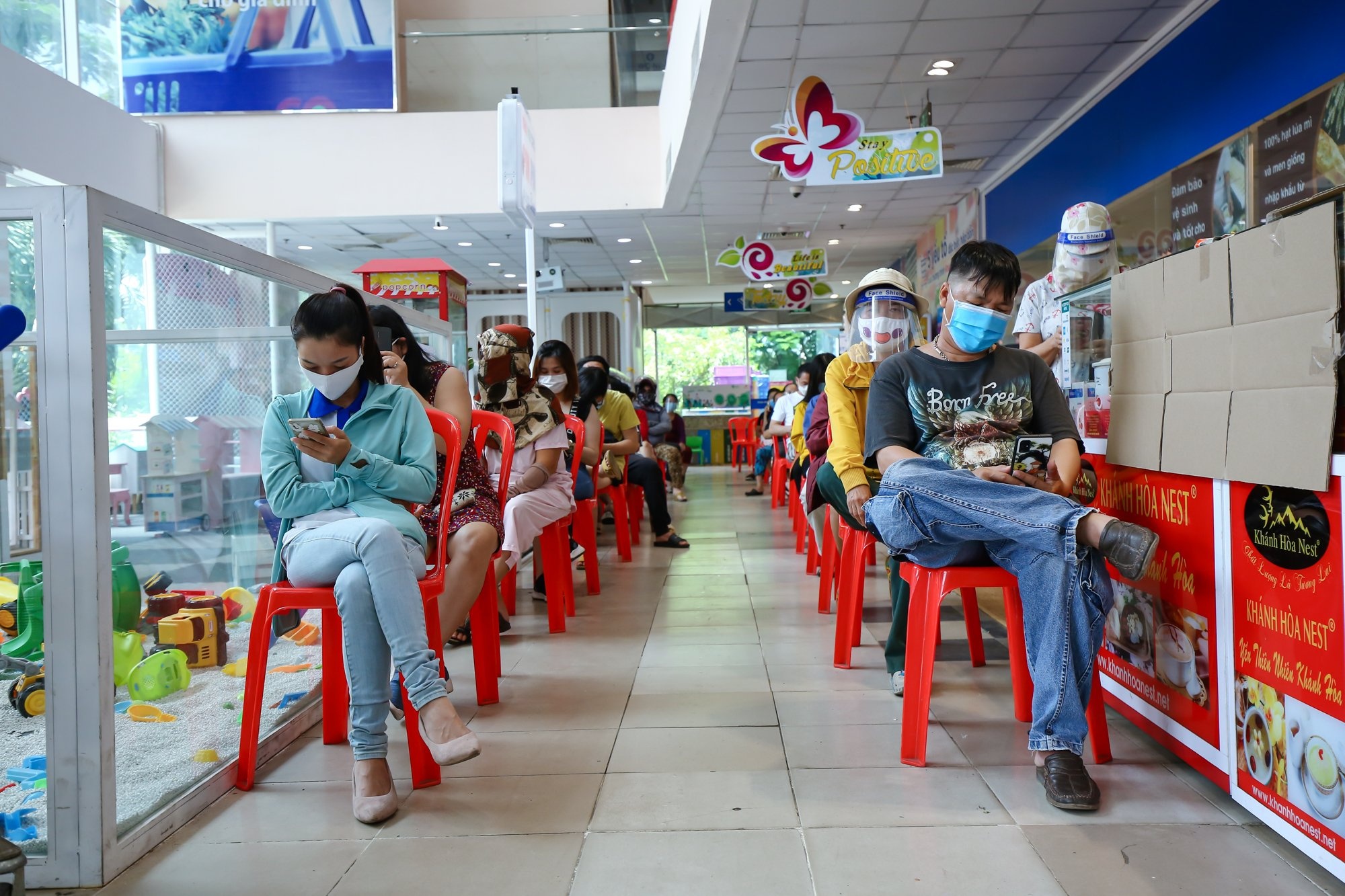 Sieu thi TP.HCM bot qua tai nho phat phieu hen gio anh 1