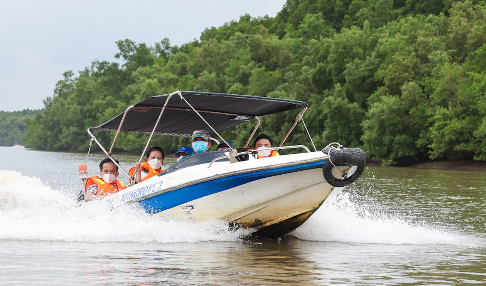 Du lich TP.HCM ruc rich khoi dong hinh anh