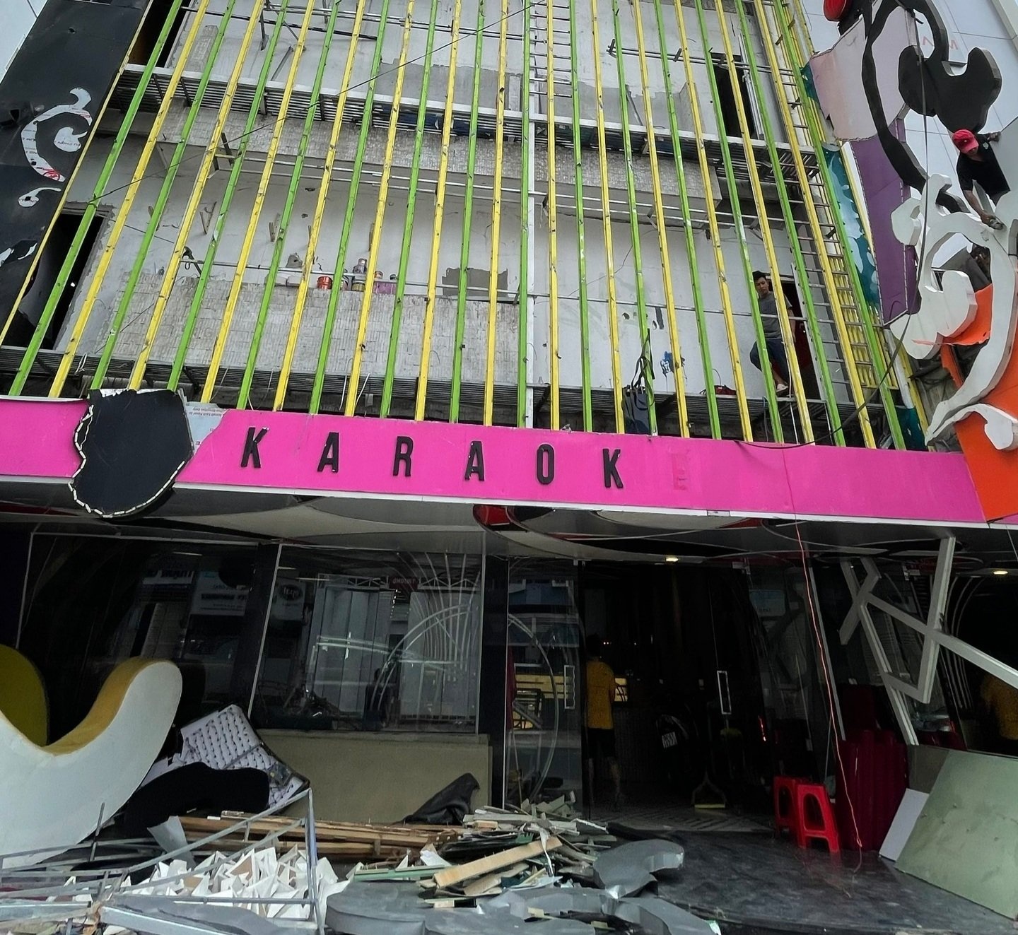 Cac chuoi karaoke ngay cang kiet que anh 1