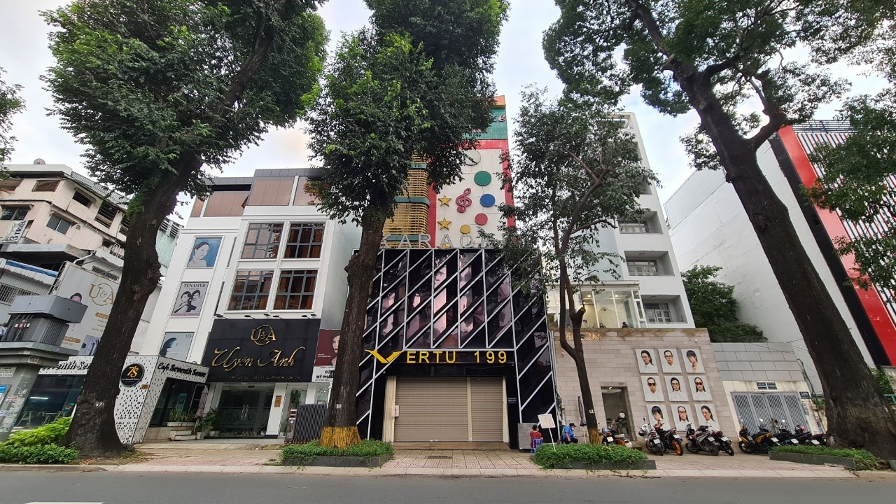 Karaoke, spa o TP.HCM tro tay khong kip hinh anh