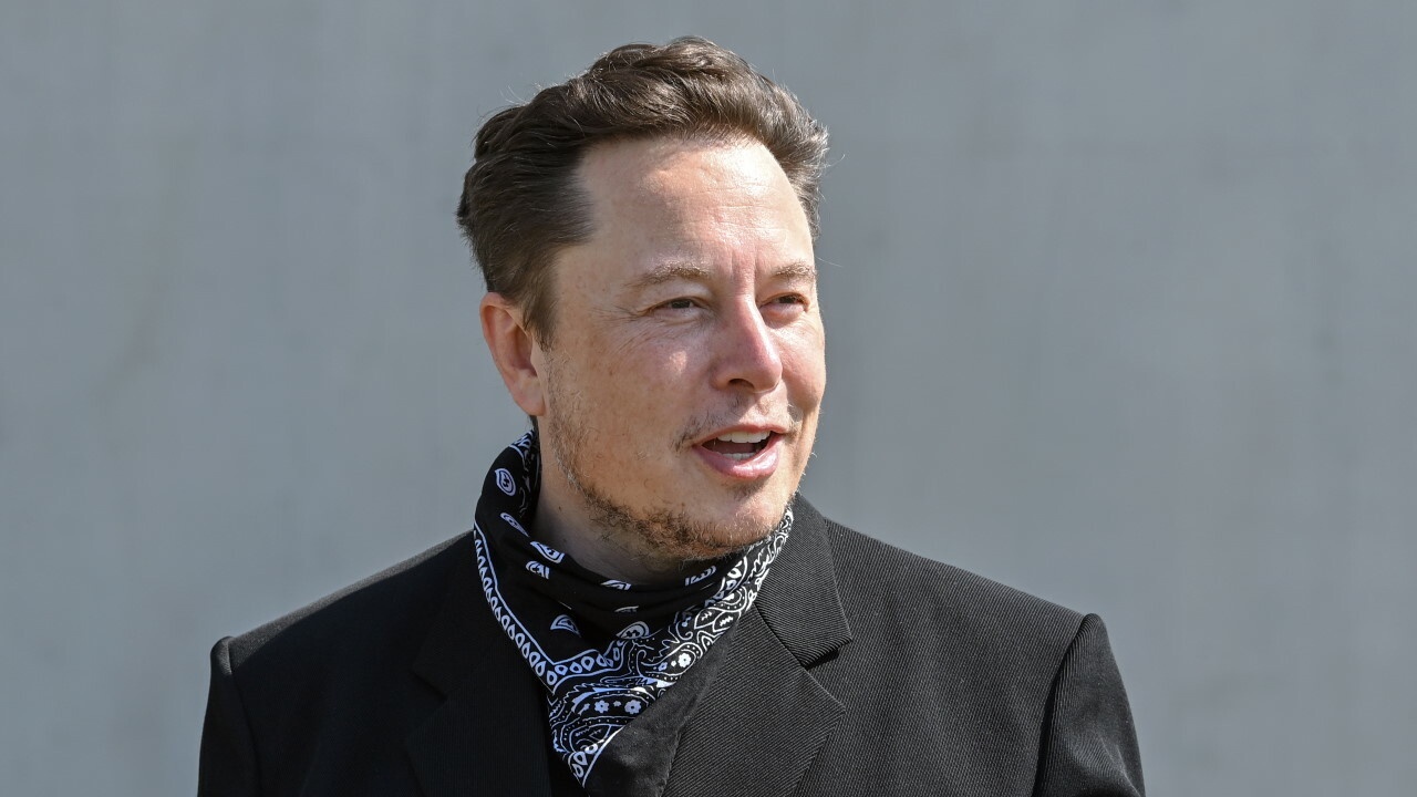 Elon Musk ban co phieu anh 1