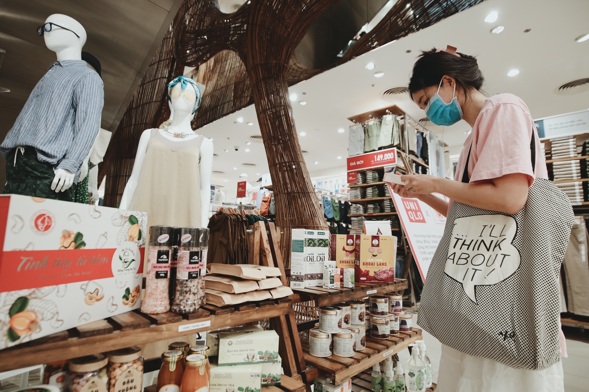 CEO Uniqlo noi ve ke hoach mo rong tai Viet Nam anh 3