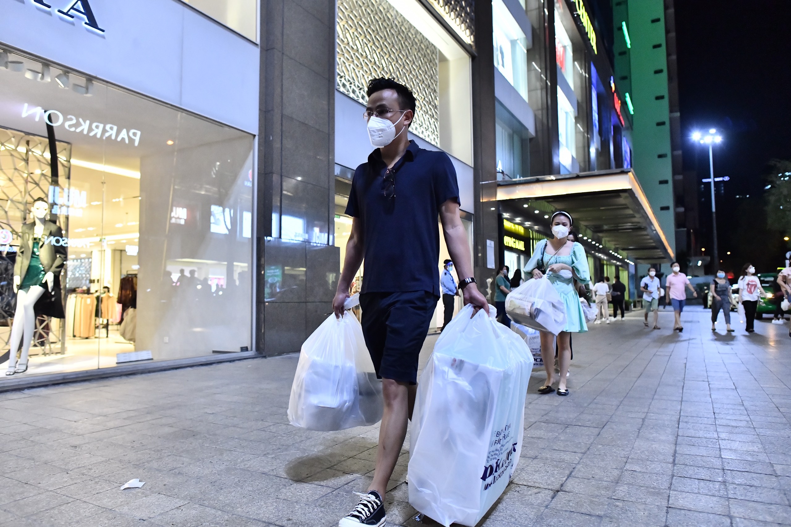 Nam an nen lam ra cua thuong mai dien tu anh 2