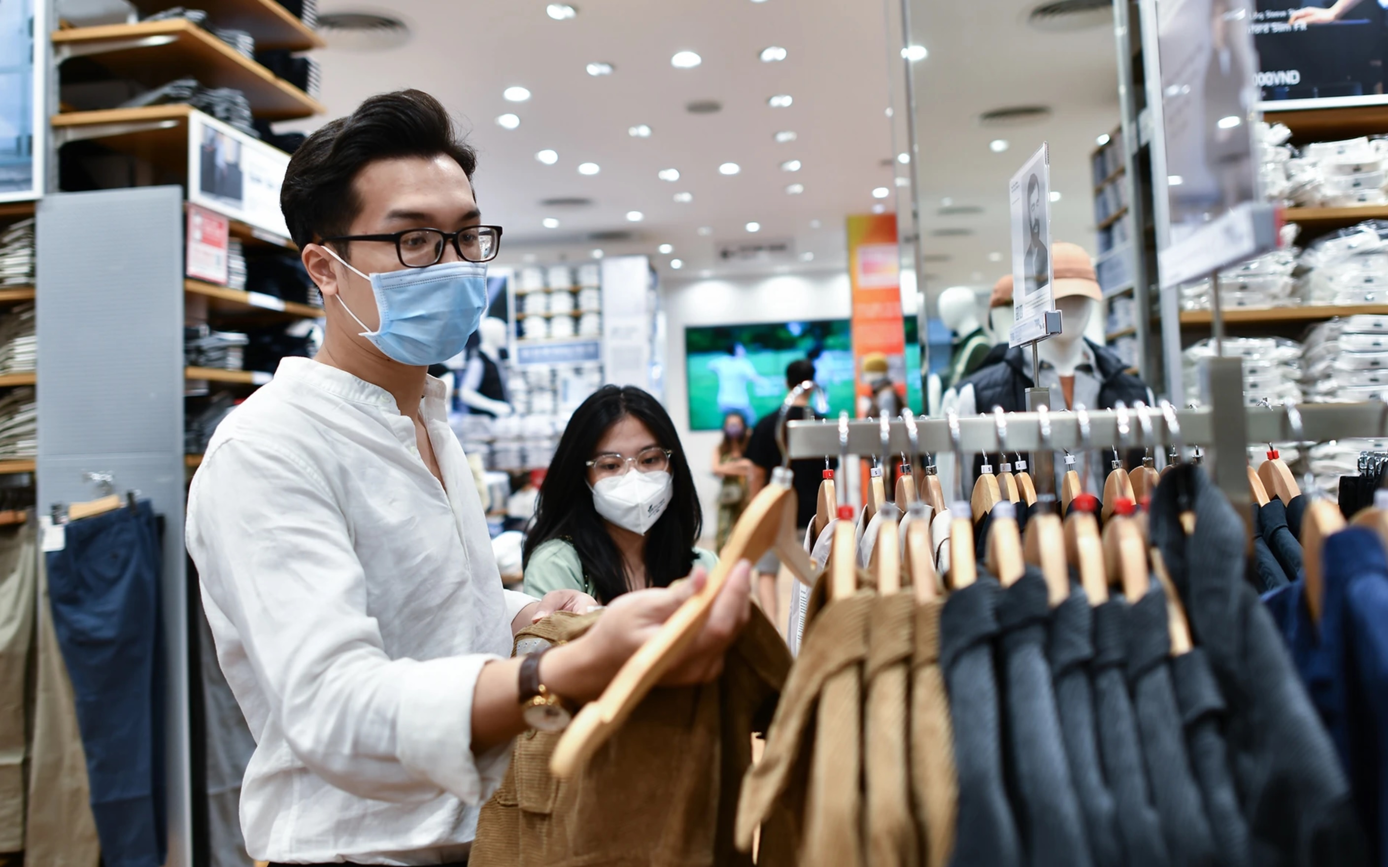 Nhieu doanh nghiep dau tu manh vao cuoi nam hinh anh