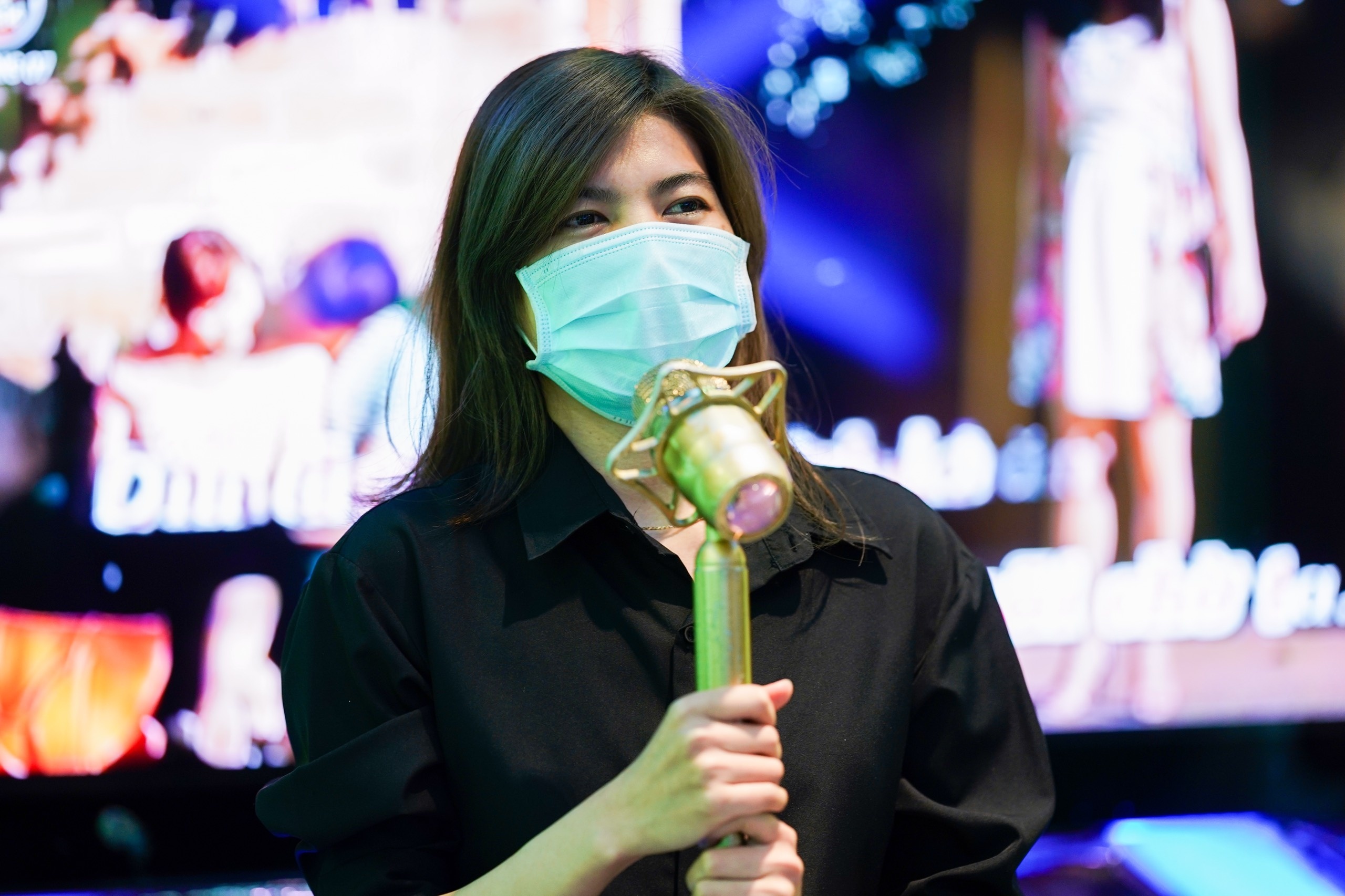 Hat suot 3 tieng ngay ngay dau karaoke mo lai hinh anh