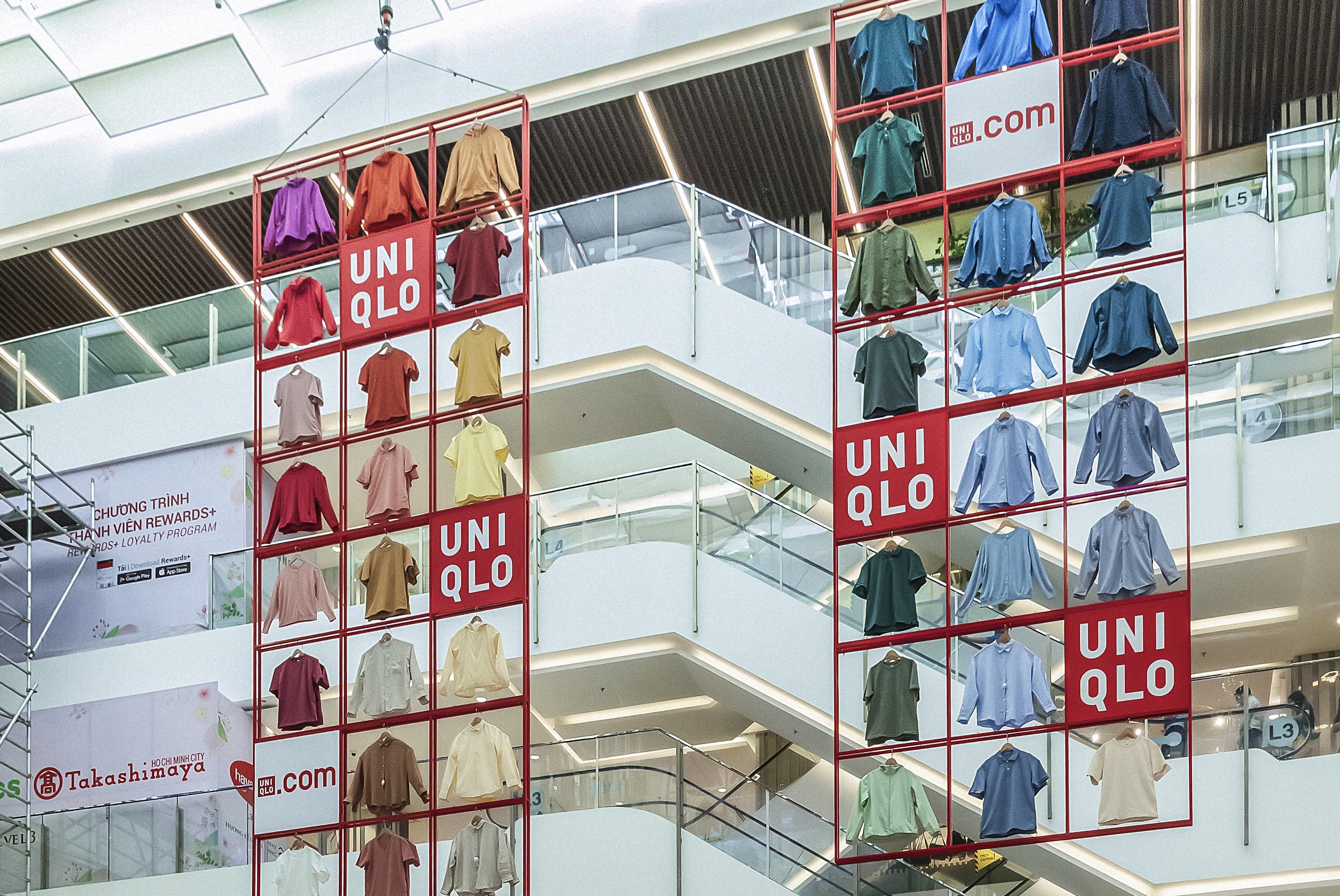 Cac hang dua mo cua hang quy mo lon hinh anh