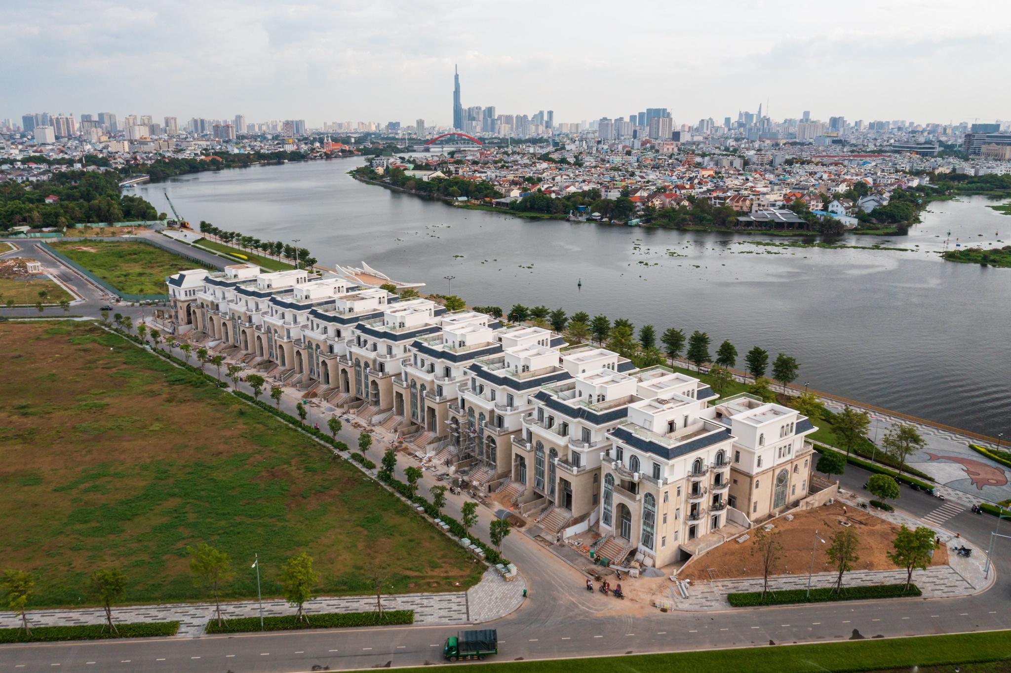 Gia nha lien tho TP.HCM cao gap 3 lan cac tinh lan can anh 1