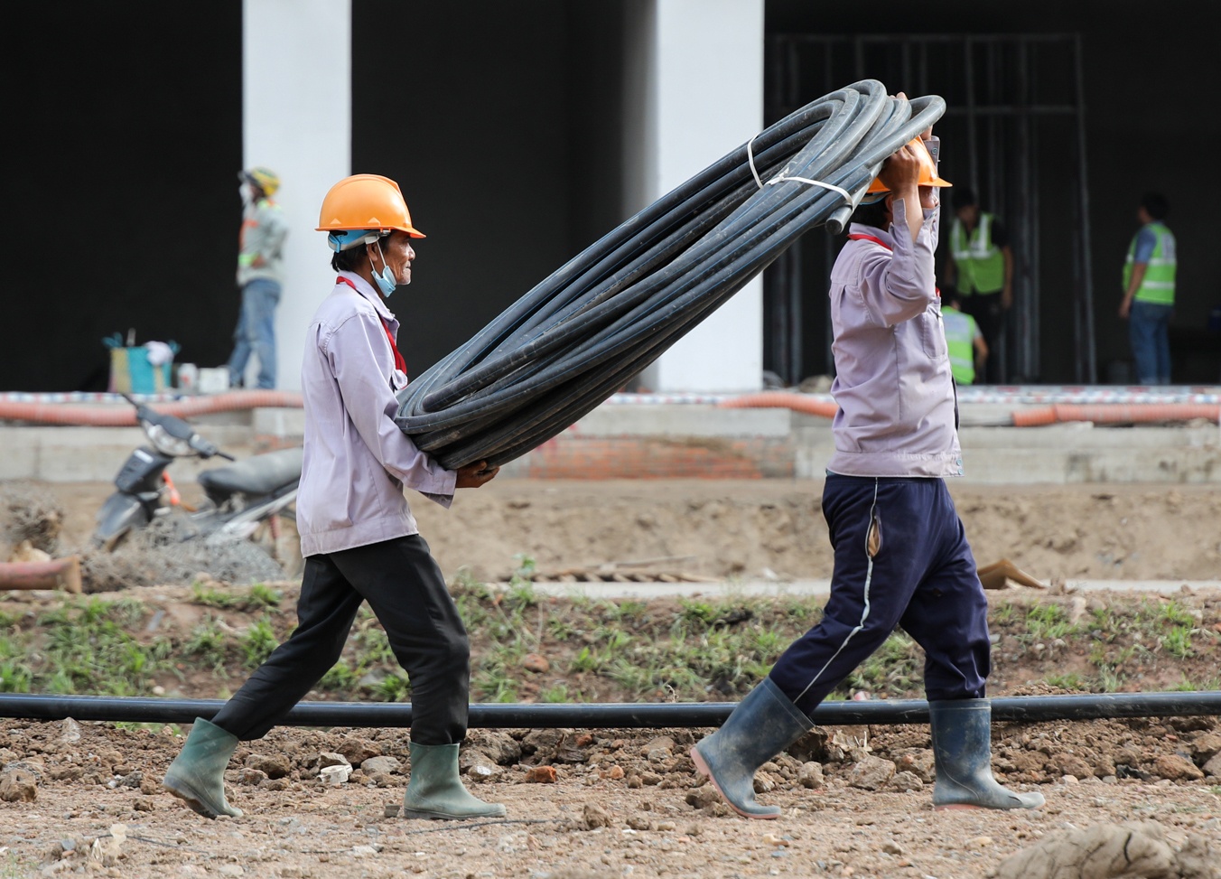 Gia vat lieu xay dung tang vot anh 1