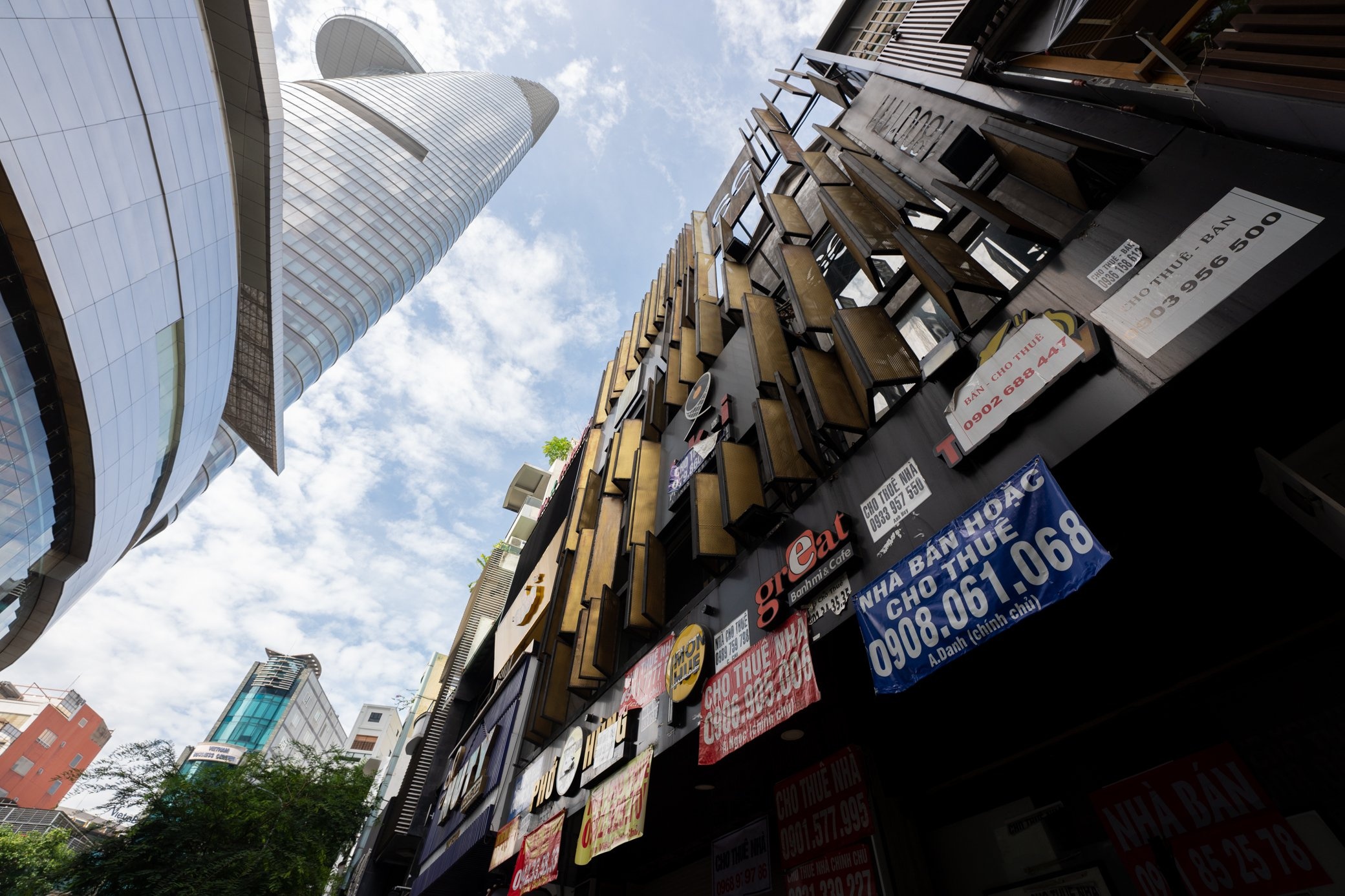 Mat bang o TP.HCM bo trong, gia thue van cao ngat nguong hinh anh