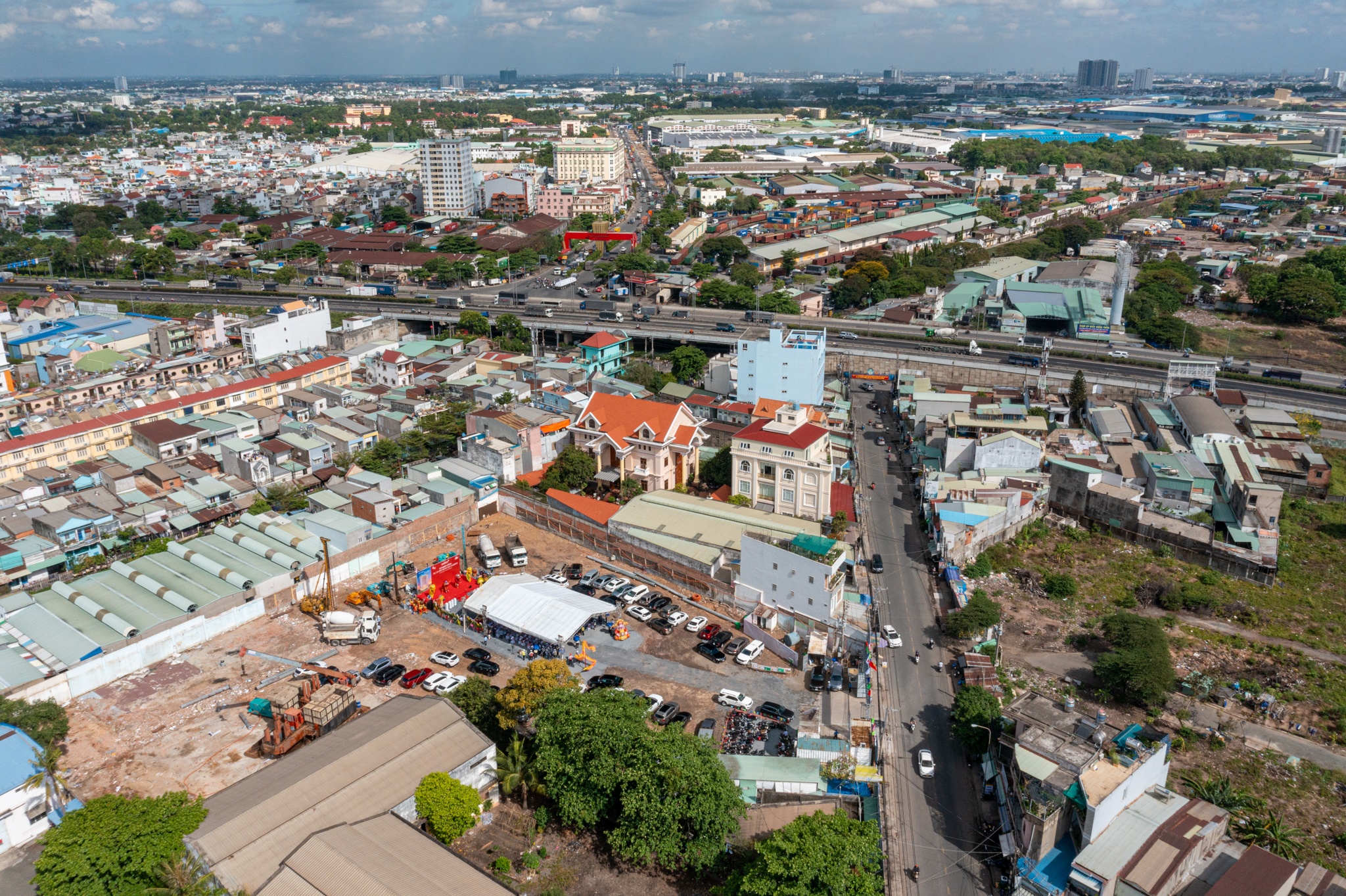 The kho cua doanh nghiep bat dong san anh 2