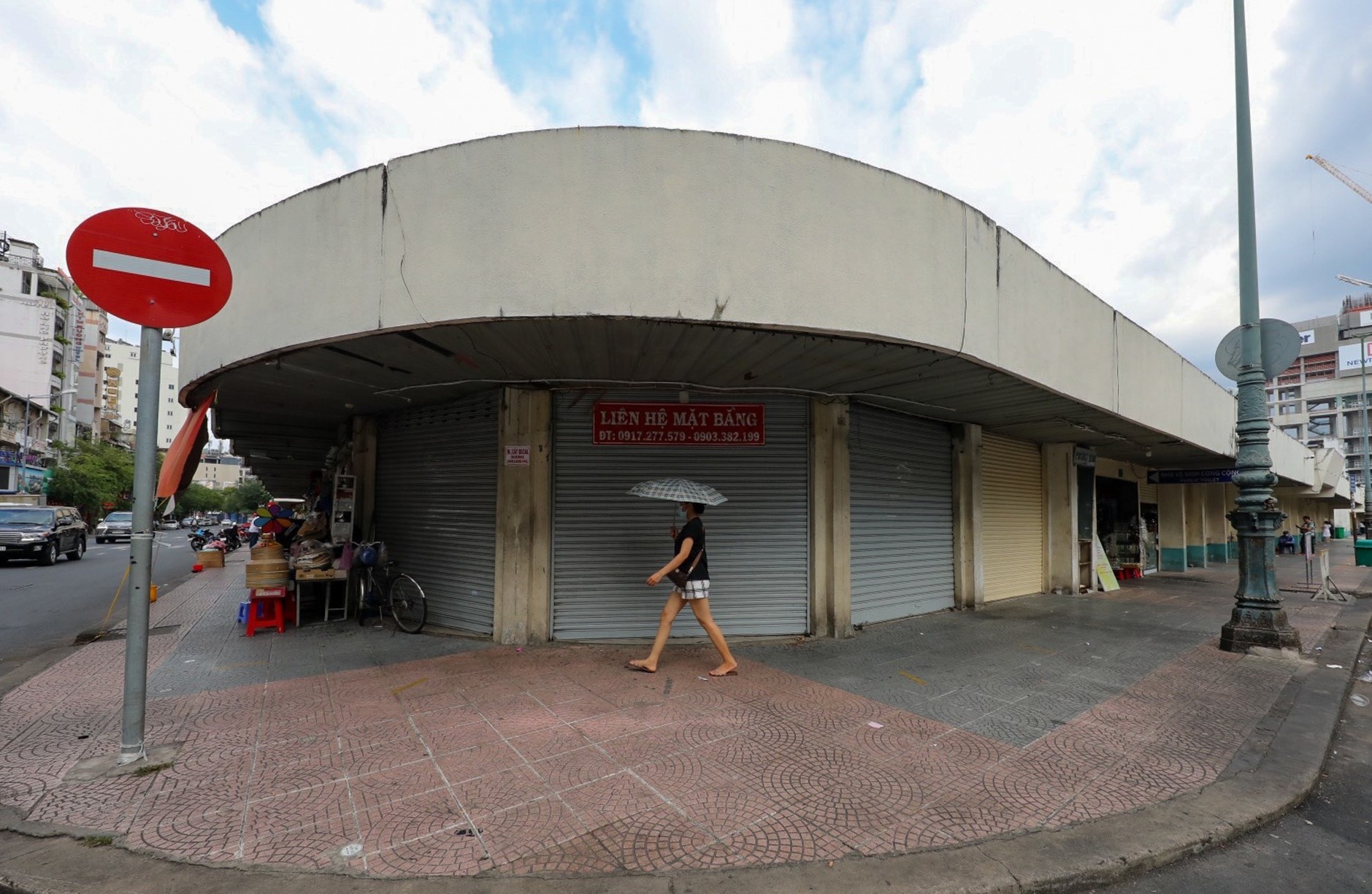 Cho truyen thong: Doi moi hay la chet? hinh anh