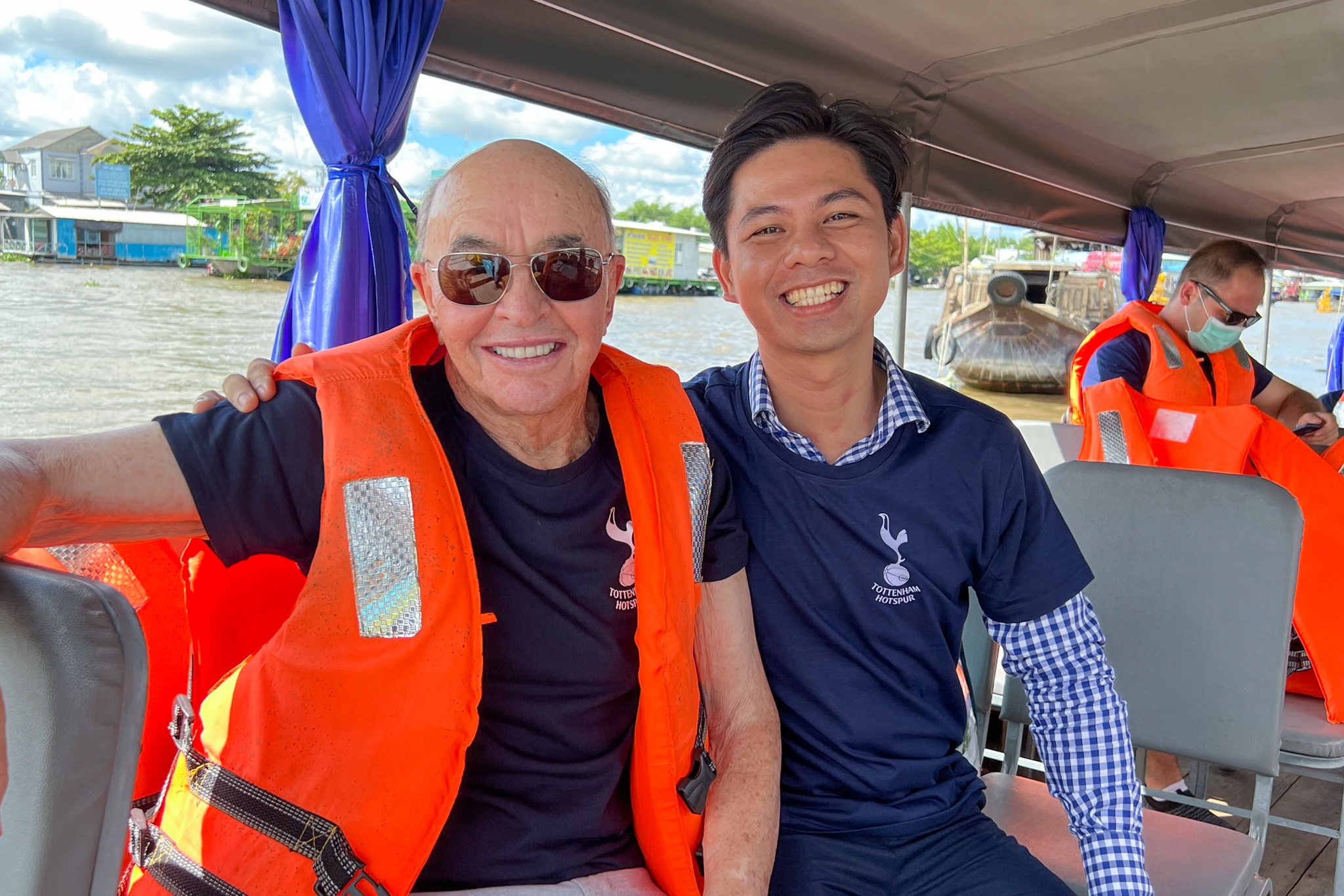 Ty phu Anh mua nong san tren cho noi Cai Rang hinh anh