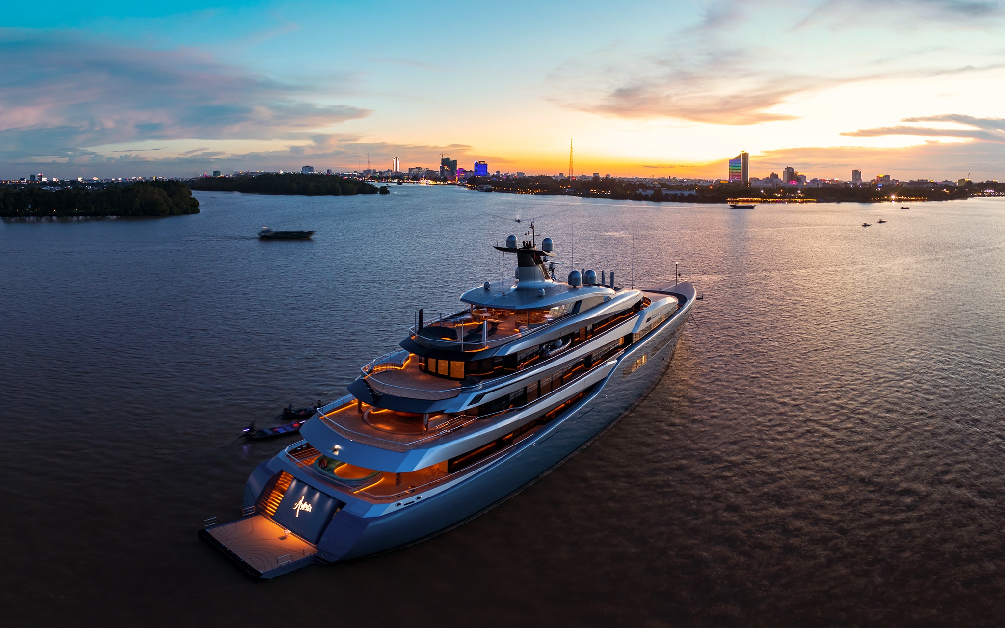 Sieu du thuyen 150 trieu USD cua ty phu Anh den Can Tho hinh anh