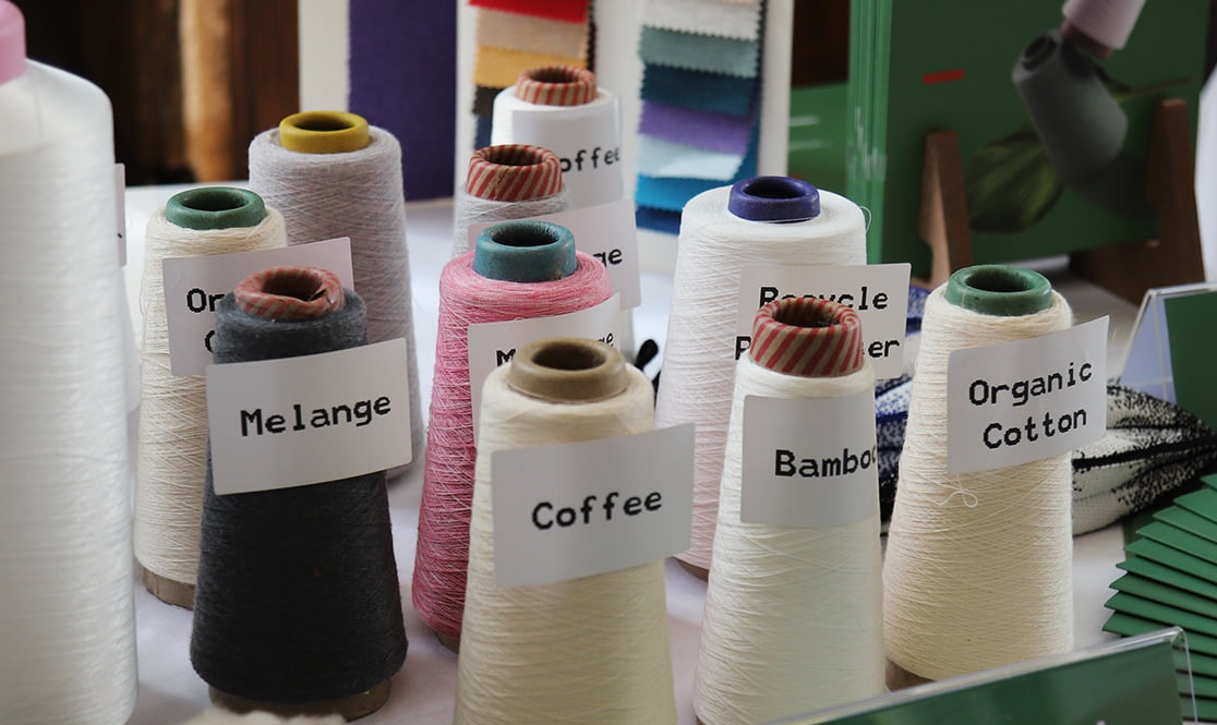 Doanh nghiep det may ngai 'xanh hoa' hinh anh