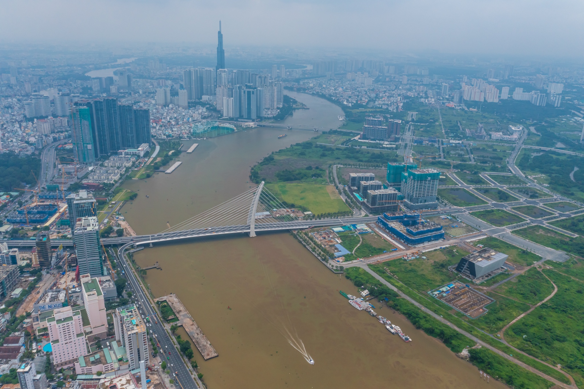 Dat o TP.HCM bi het gia 'tren troi' hinh anh