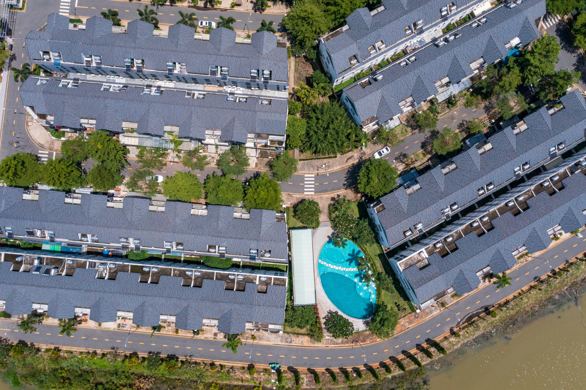 Doanh nghiep bat dong san ngay cang duoi suc hinh anh