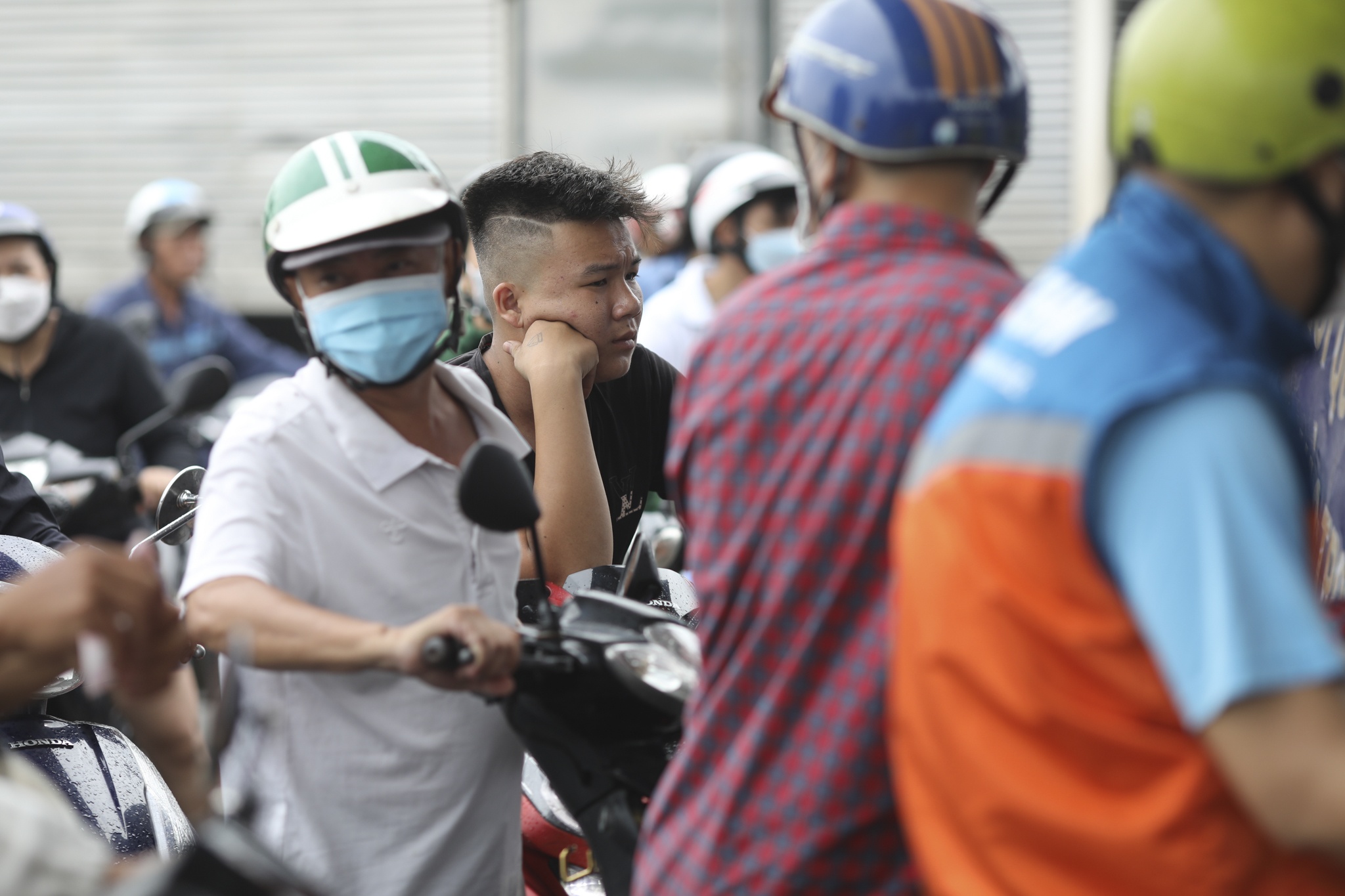 Tai xe xe cong nghe tat app vi khong do duoc xang hinh anh