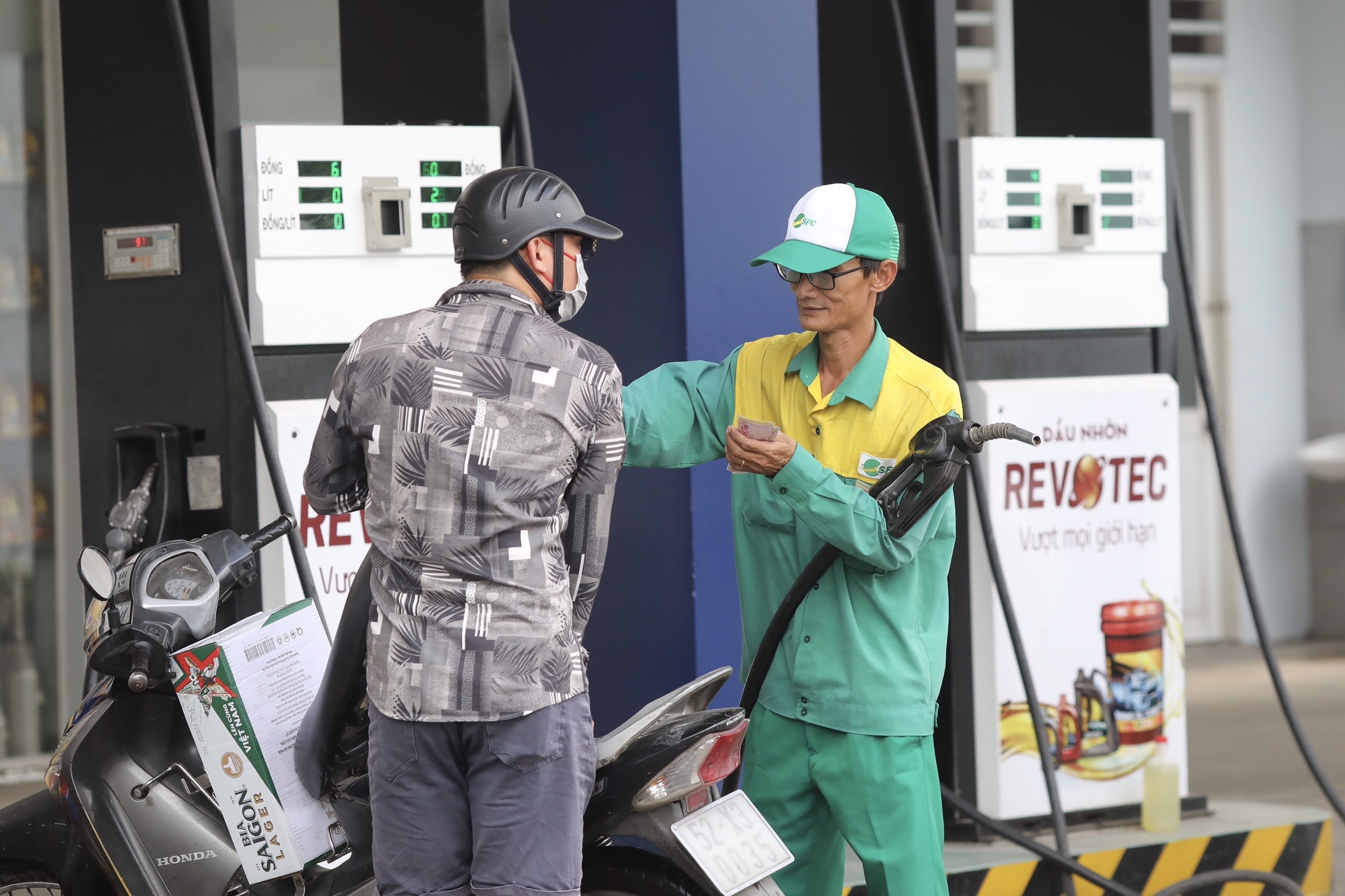 Pho thu tuong yeu cau Bo Cong Thuong dam bao du nguon cung xang dau hinh anh