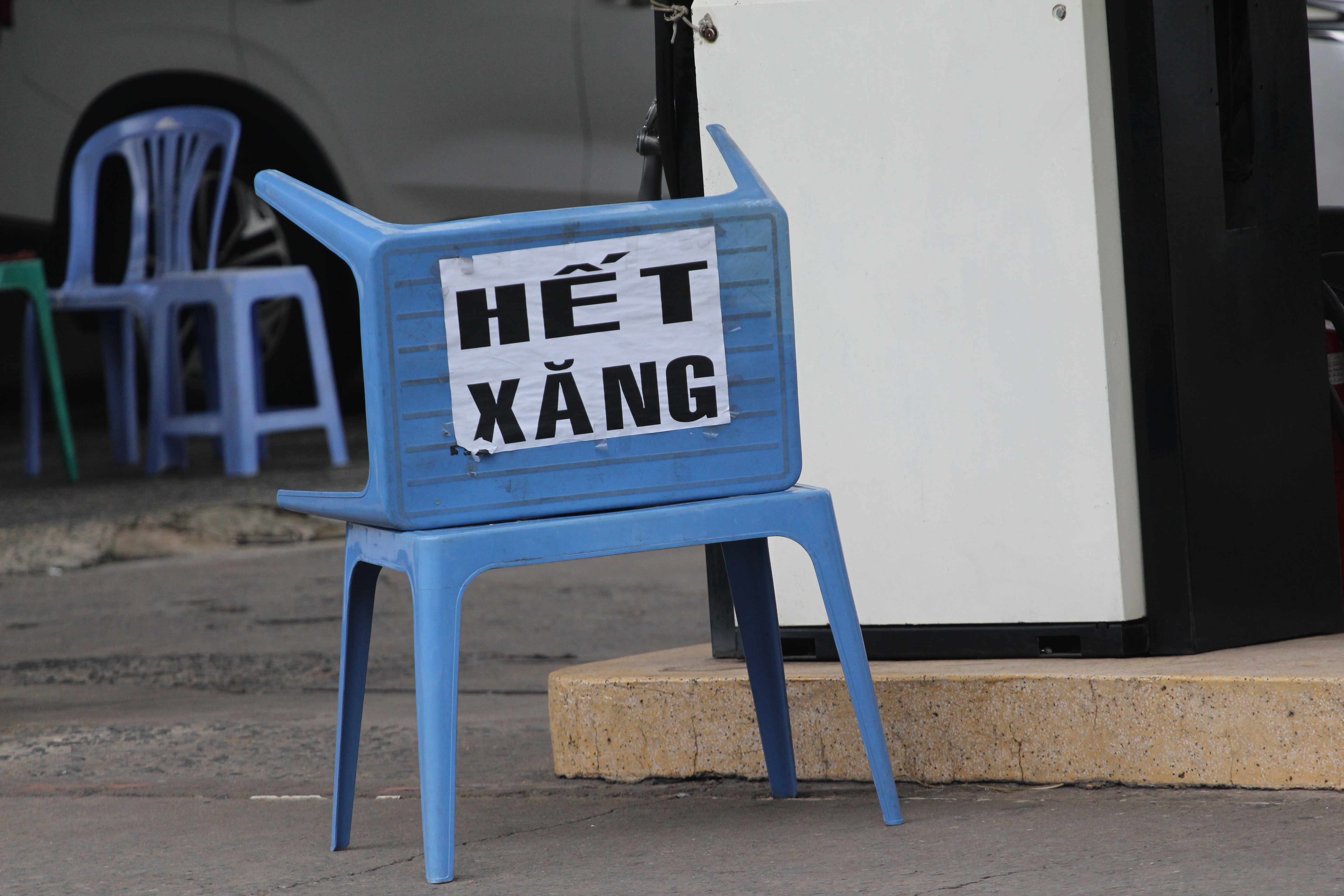 TP.HCM con 55 cay xang thieu hang hinh anh