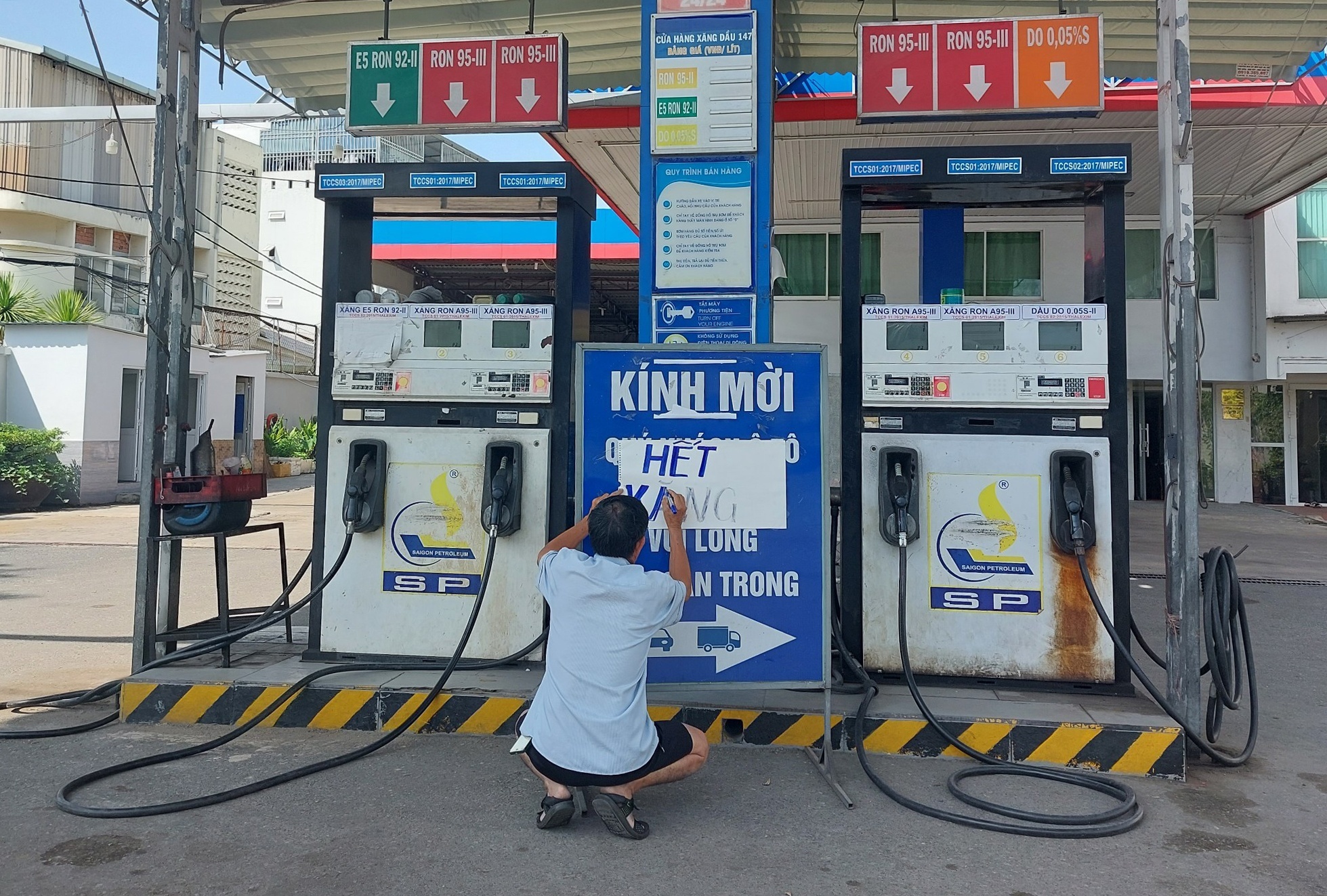 108 cay xang het hang o TP.HCM hinh anh