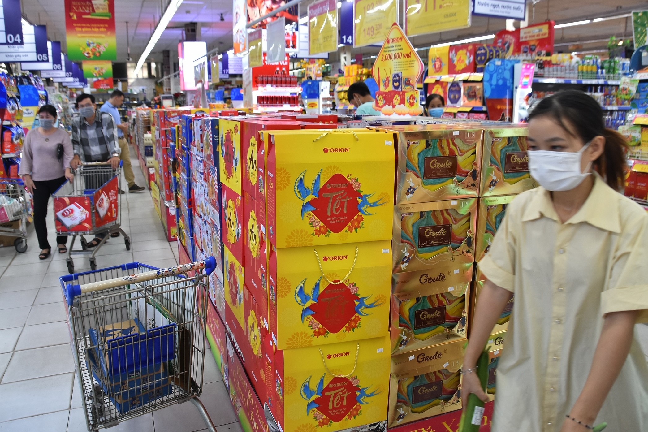 Hop qua Tet 'thap thom' cho khach hinh anh