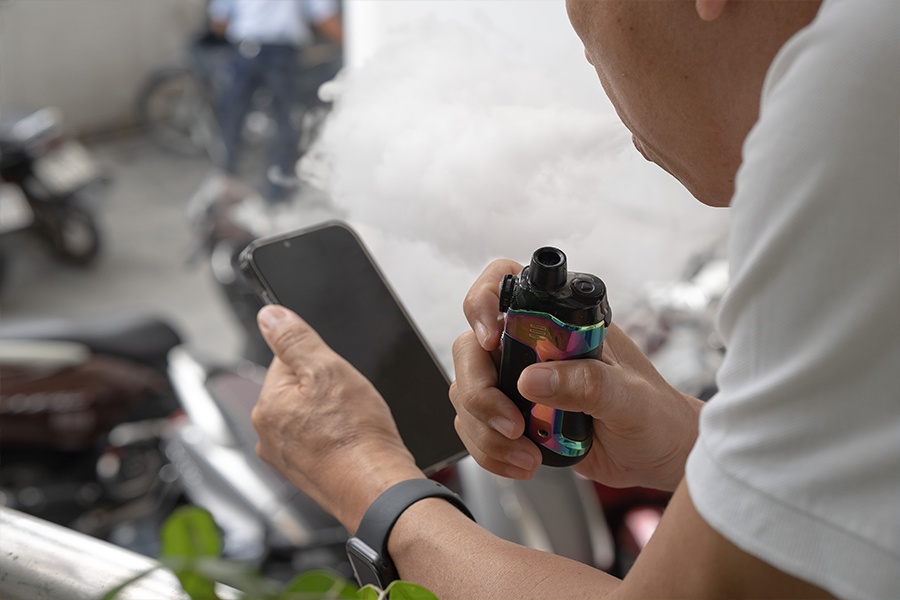 Thuoc la dien tu tran lan du chua co hanh lang phap ly hinh anh