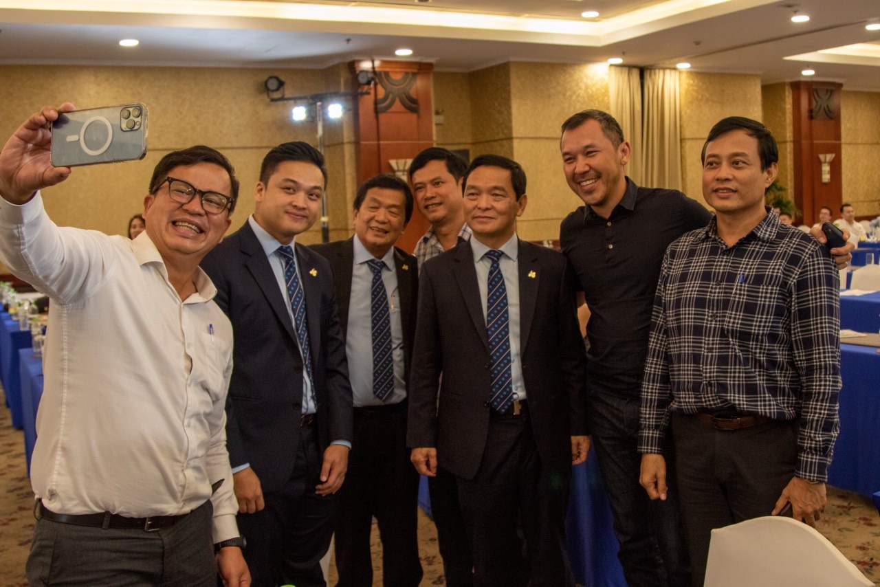 lien danh hoa lu,  san bay long thanh anh 1