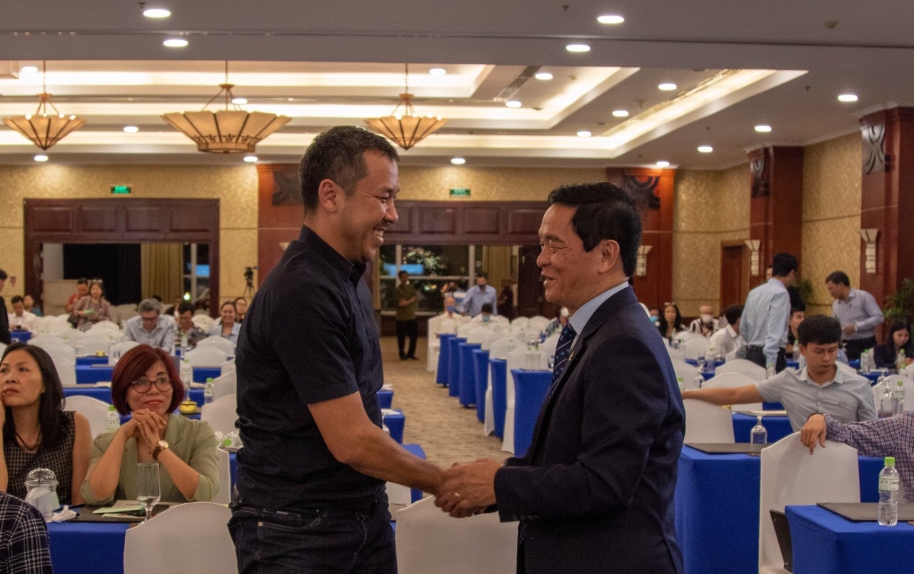 Nhung cai bat tay hang nghin ty dong hinh anh