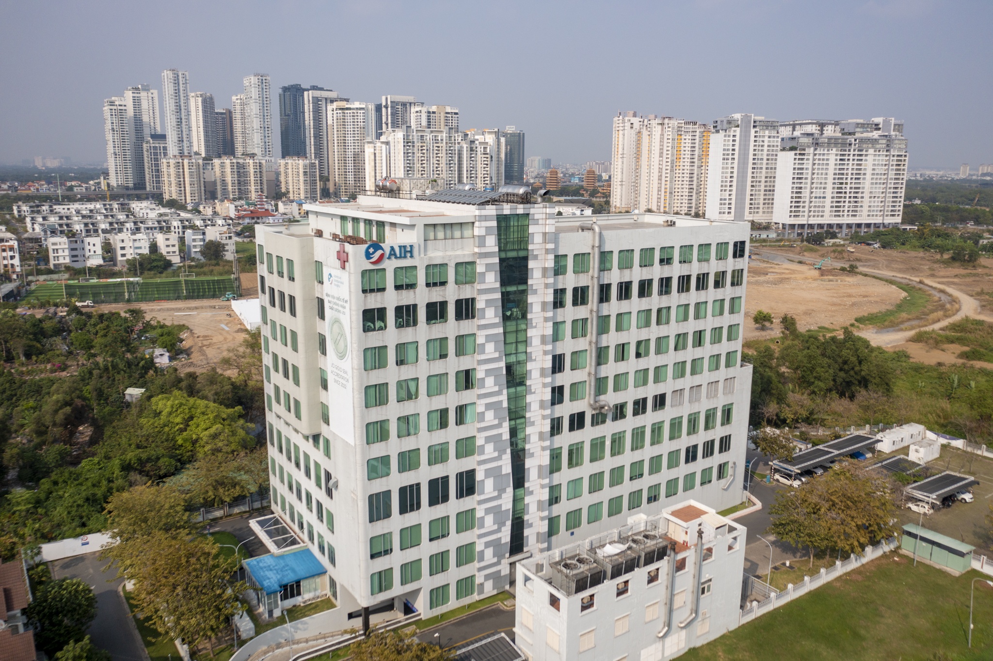 Hang loat benh vien tu nhan moc len khap TP.HCM hinh anh