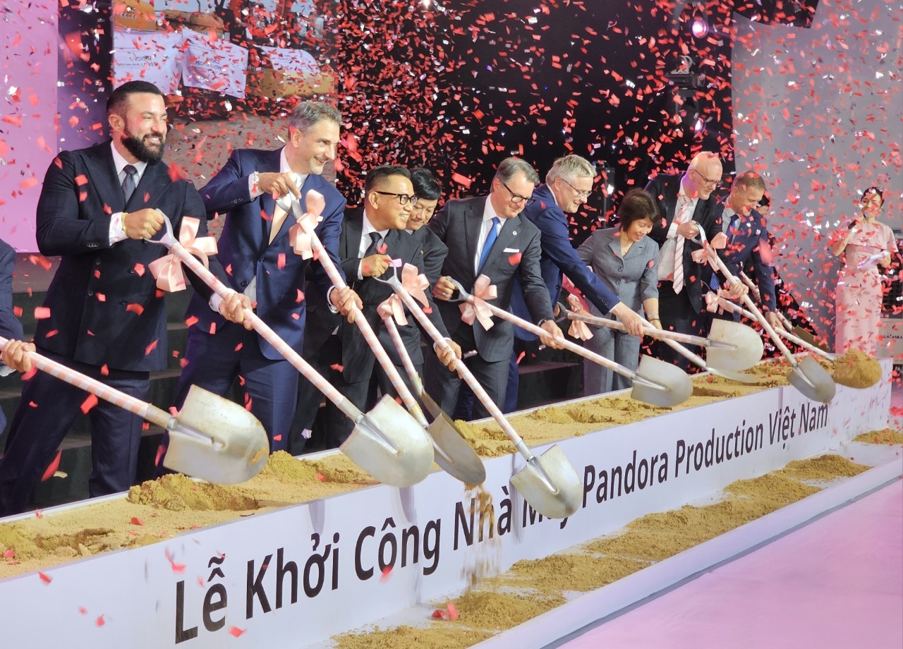 Pandora khoi cong nha may 150 trieu USD o Binh Duong hinh anh