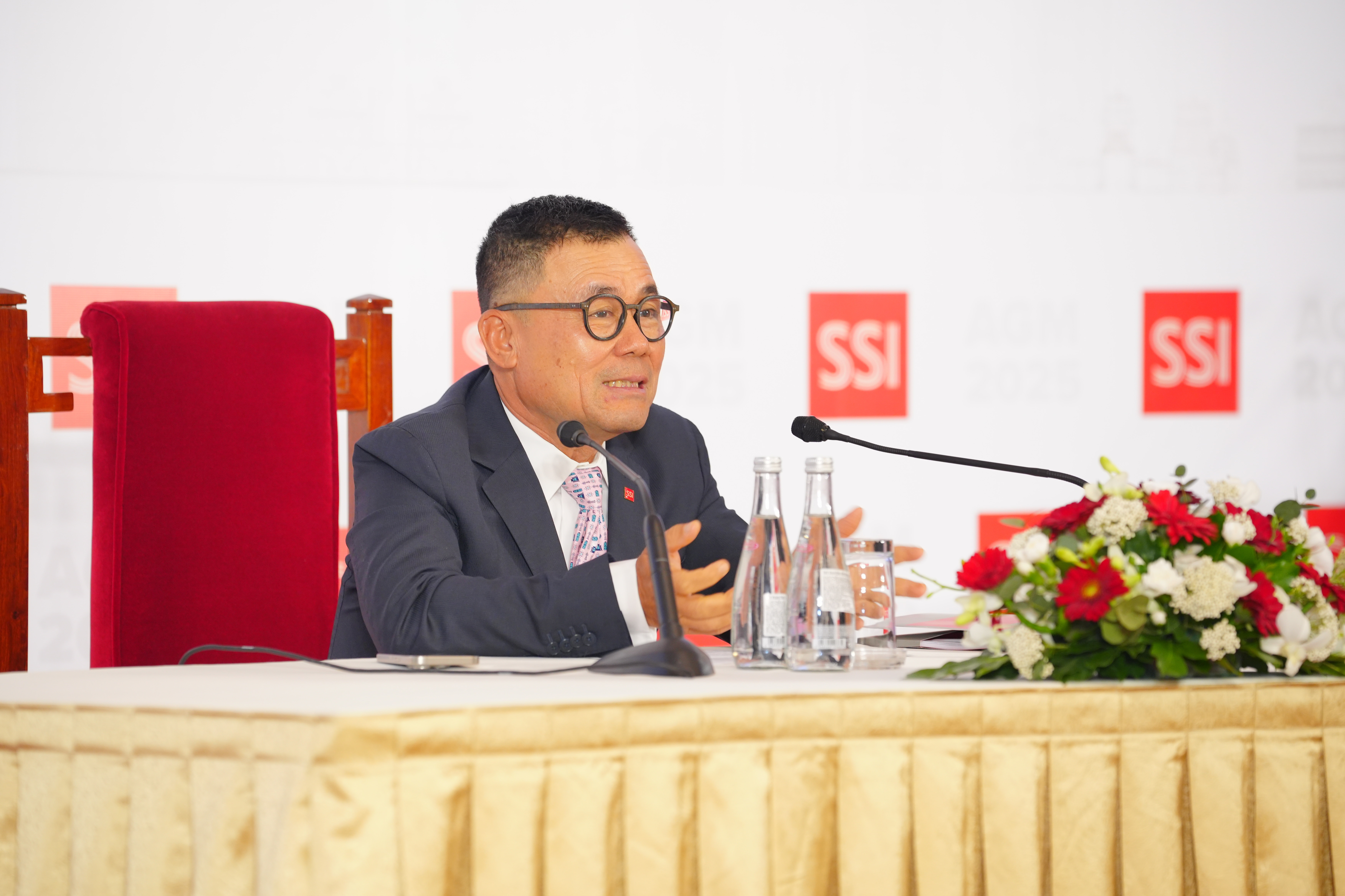 Ong Nguyen Duy Hung noi ve tac dong cua thue quan My hinh anh