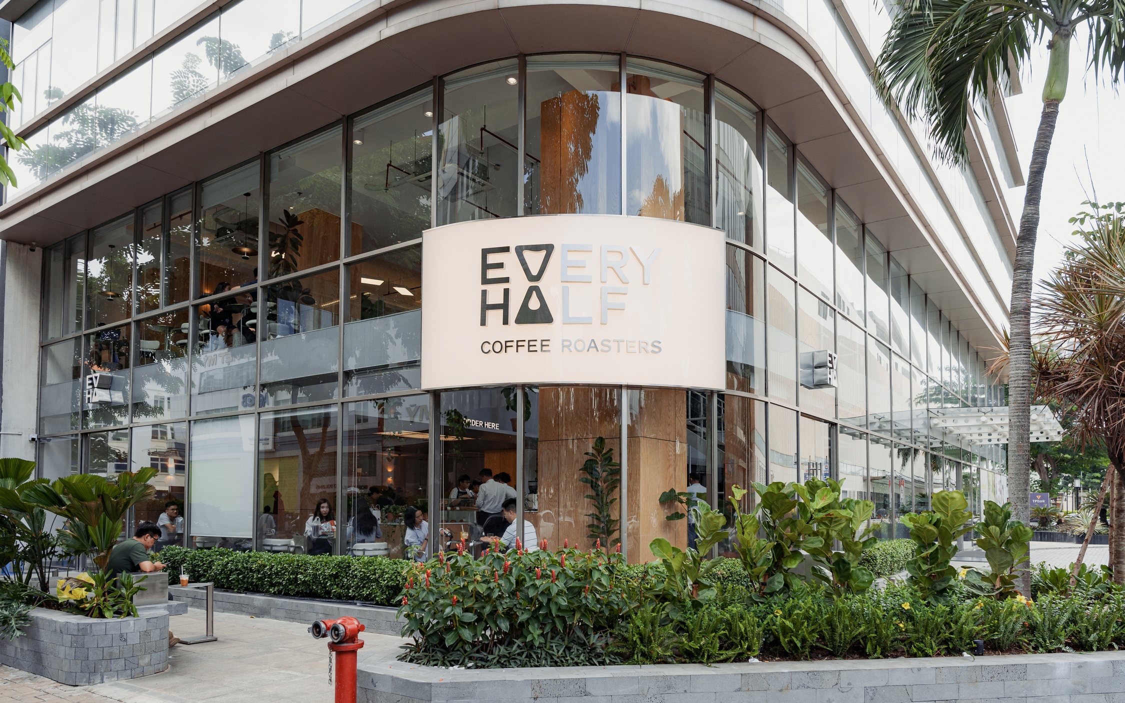 Chuoi ca phe Every Half duoc rot von 3 trieu USD hinh anh