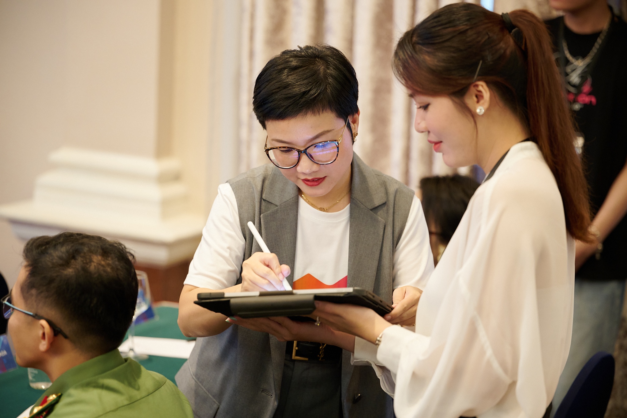 hang gia,  tick xanh trach nhiem anh 2