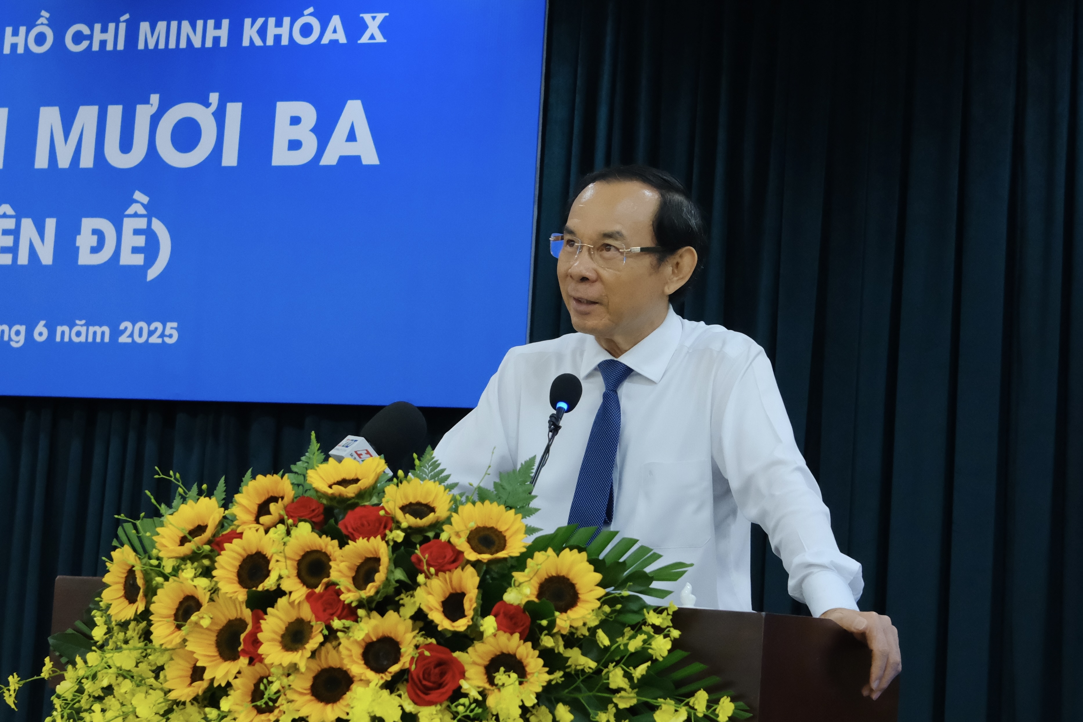 Bi thu TP.HCM: Sau sap nhap, 1 cong 2 phai lon hon 3 hinh anh