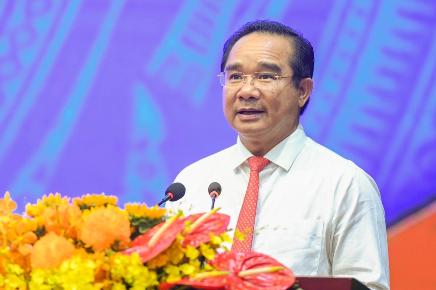 Chu tich TP.HCM giao trach nhiem nang ne cho 151 lanh dao so, nganh hinh anh