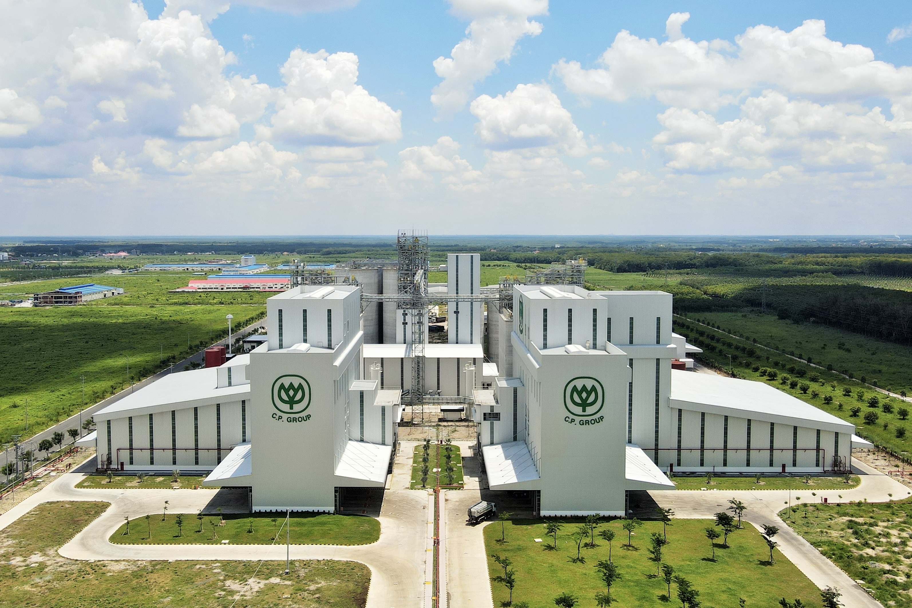 Nha may thit ga 250 trieu USD cua C.P. lam an ra sao? hinh anh