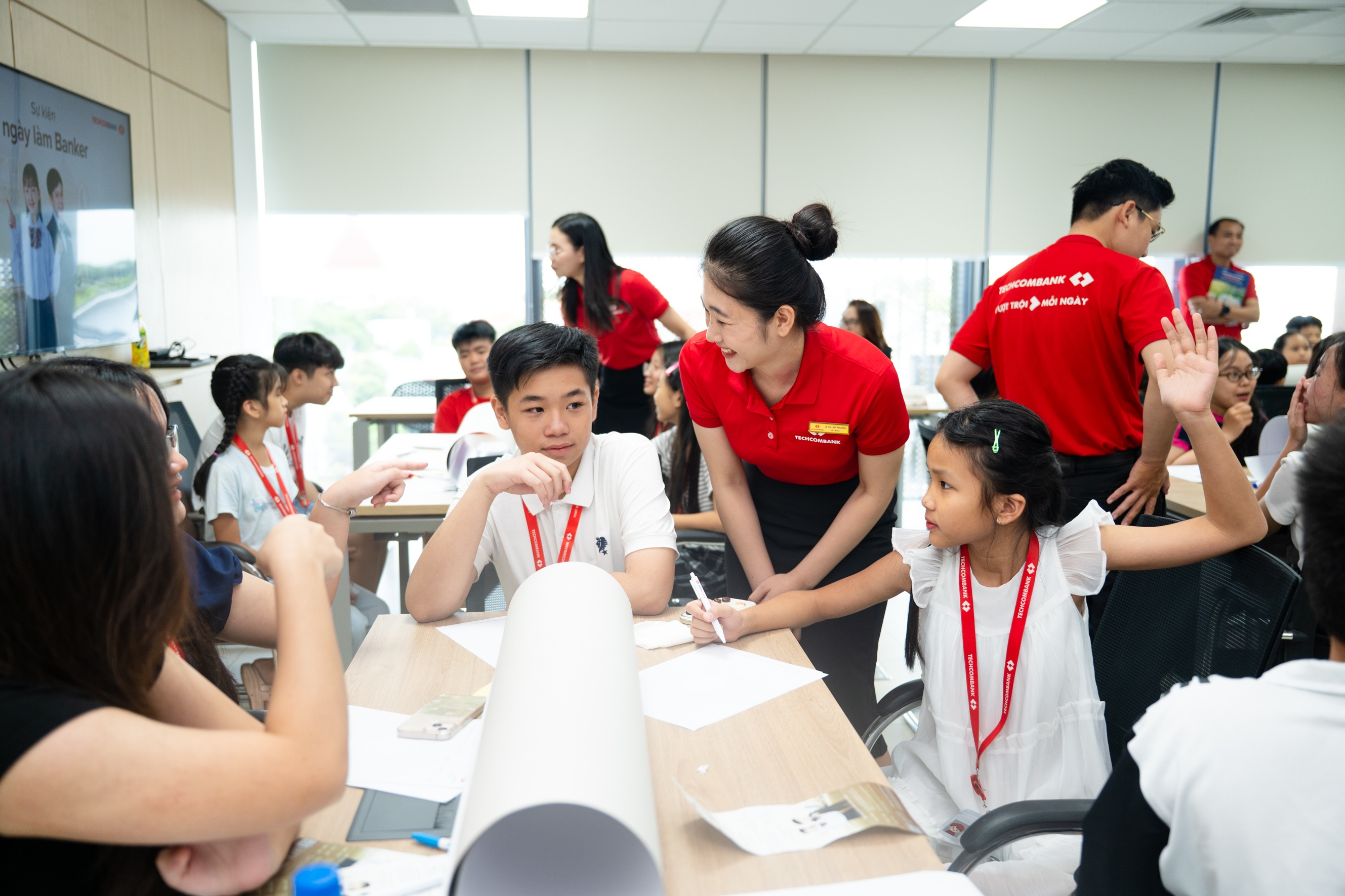 Techcombank dong hanh giao duc tai chinh cho the he tiep noi vuot troi hinh anh