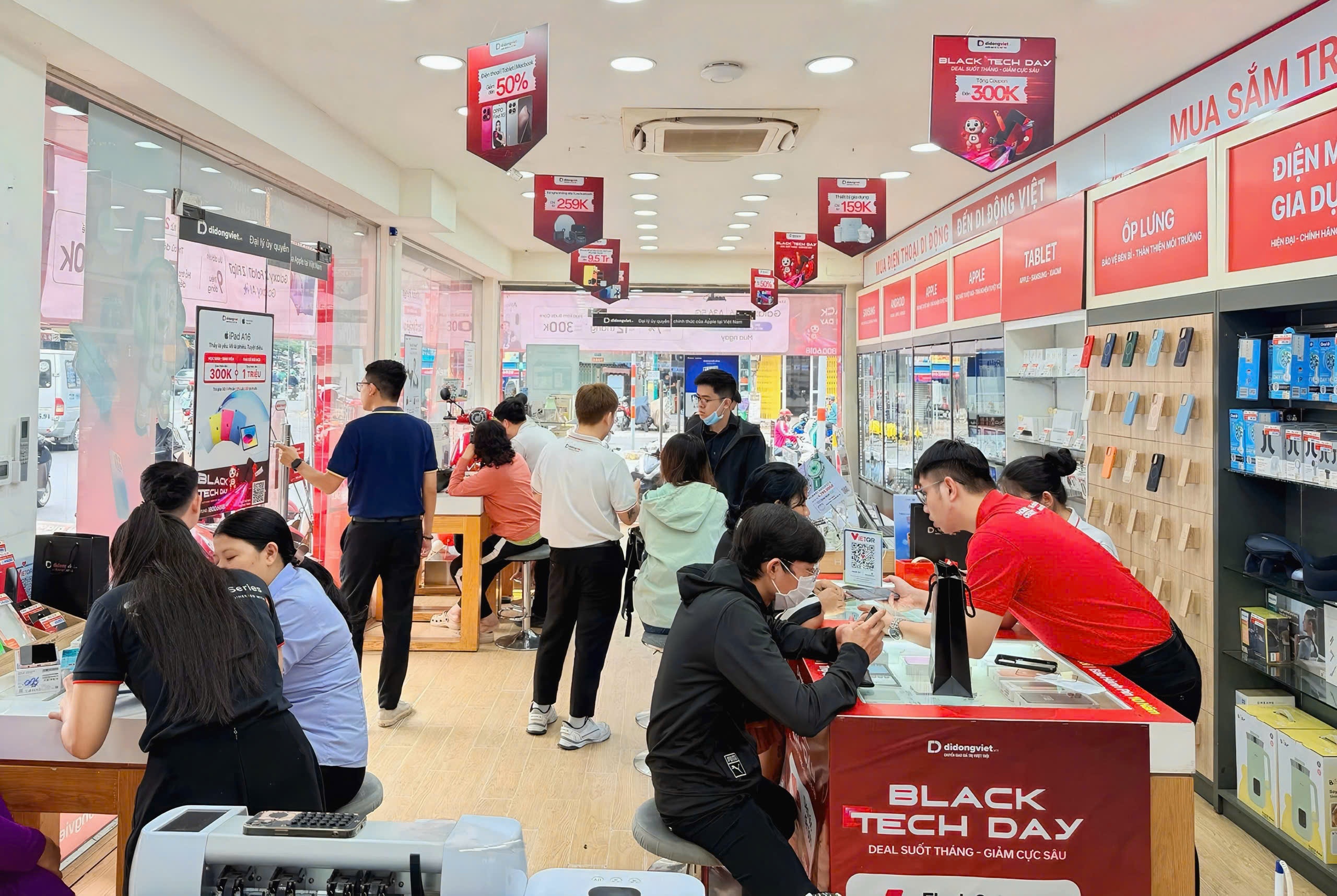 'Black Tech Day' lon nhat nam: Dien thoai giam gan 10 trieu dong hinh anh