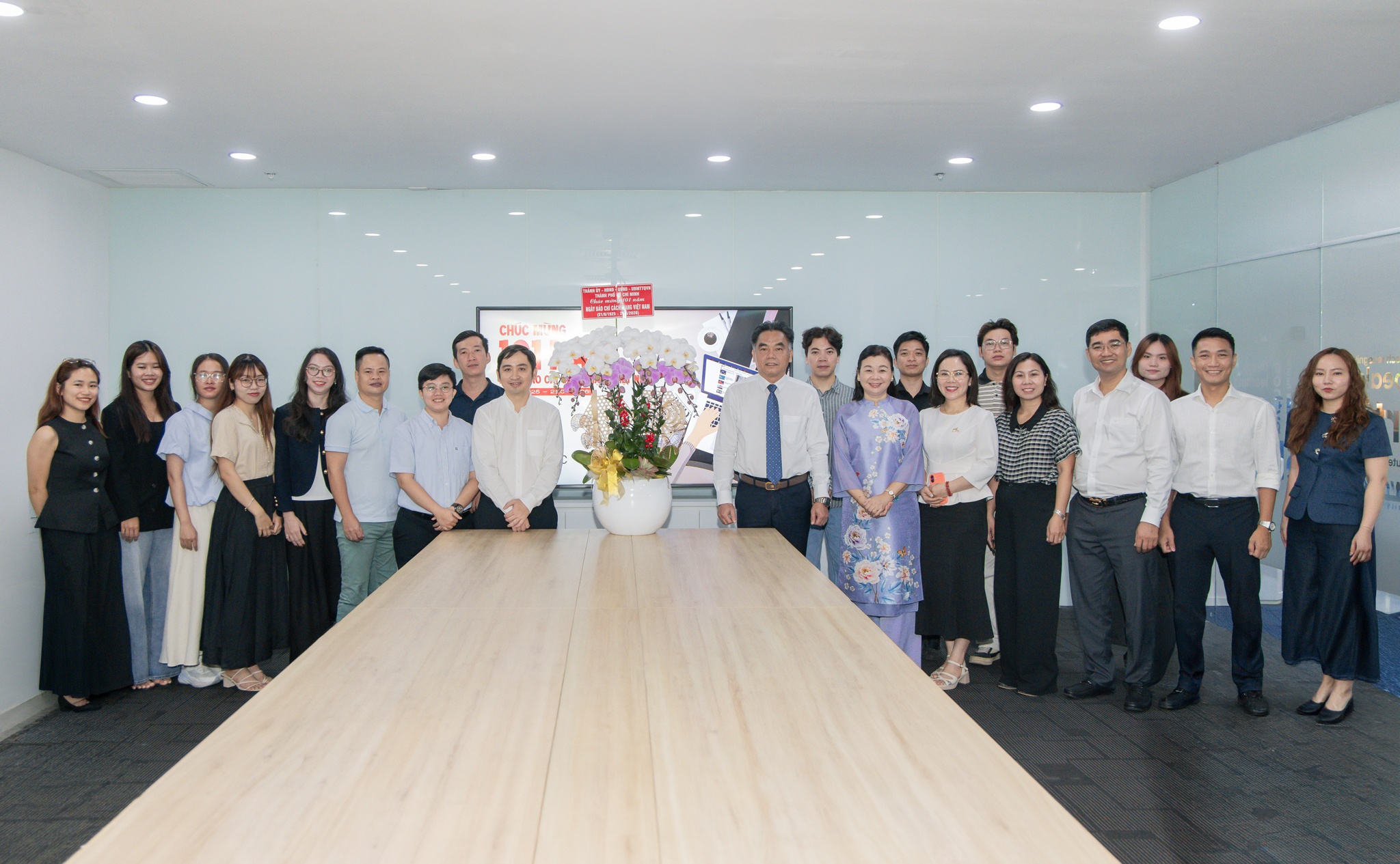 Pho chu tich TP.HCM anh 2