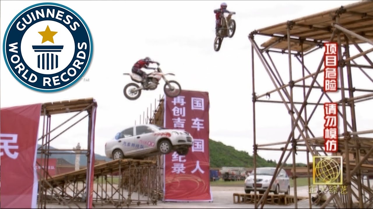 Nhieu xe bay luon tren khong cung luc nhat hinh anh