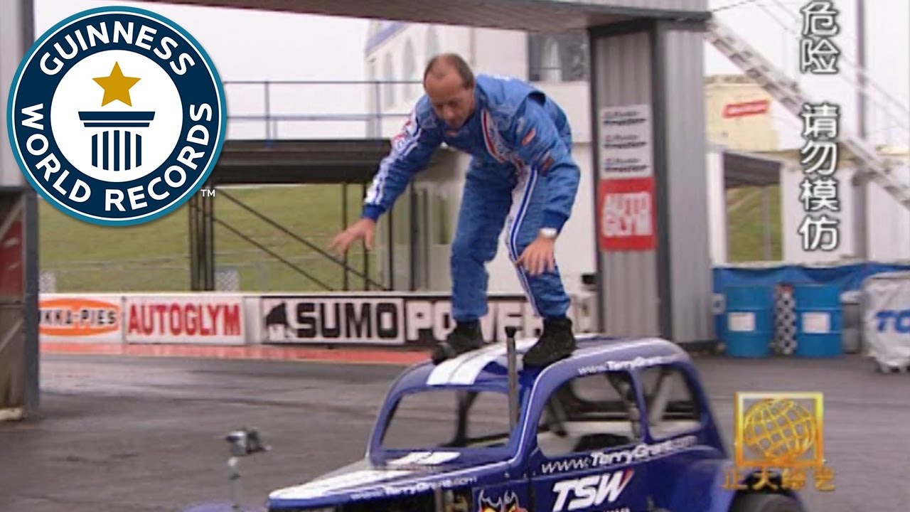 Dung tren noc xe dang quay lau nhat hinh anh