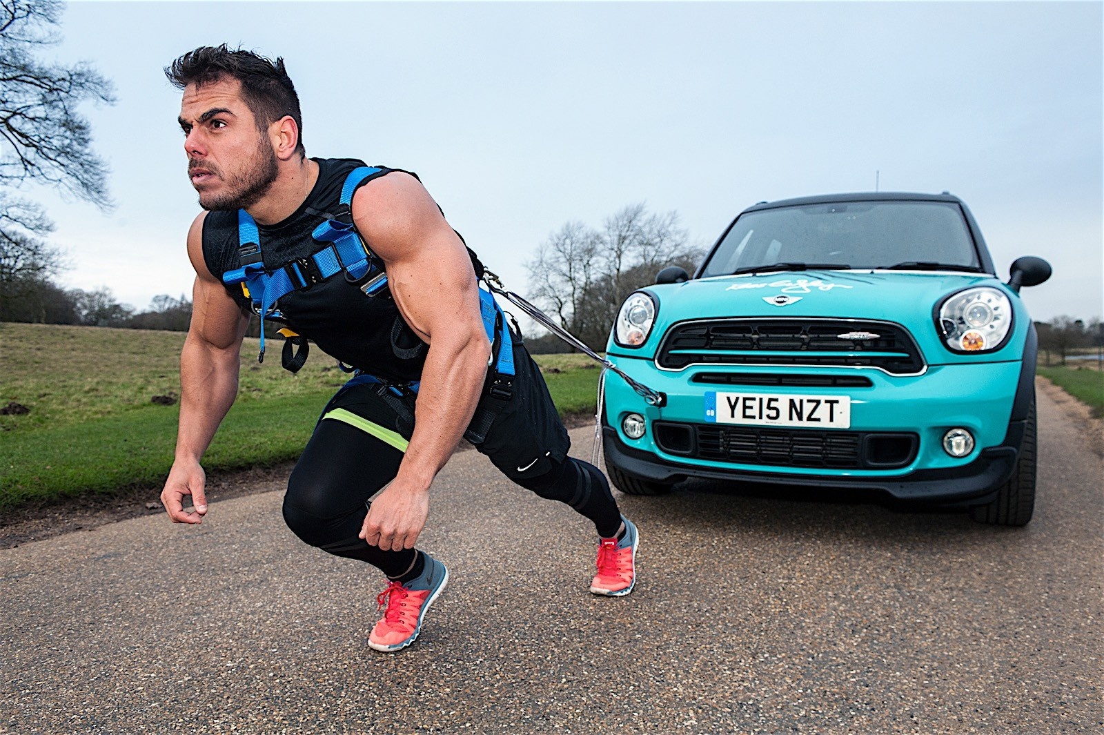 Keo oto 1,5 tan suot 42 km hinh anh