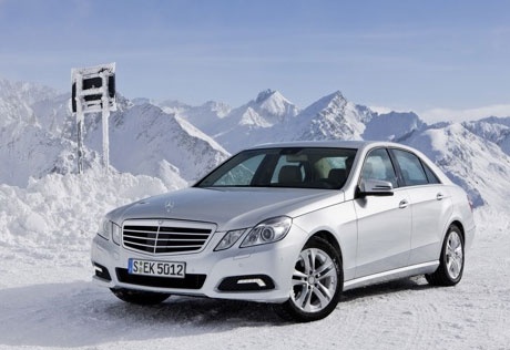 10 vat dung can thiet tren oto vao mua dong hinh anh