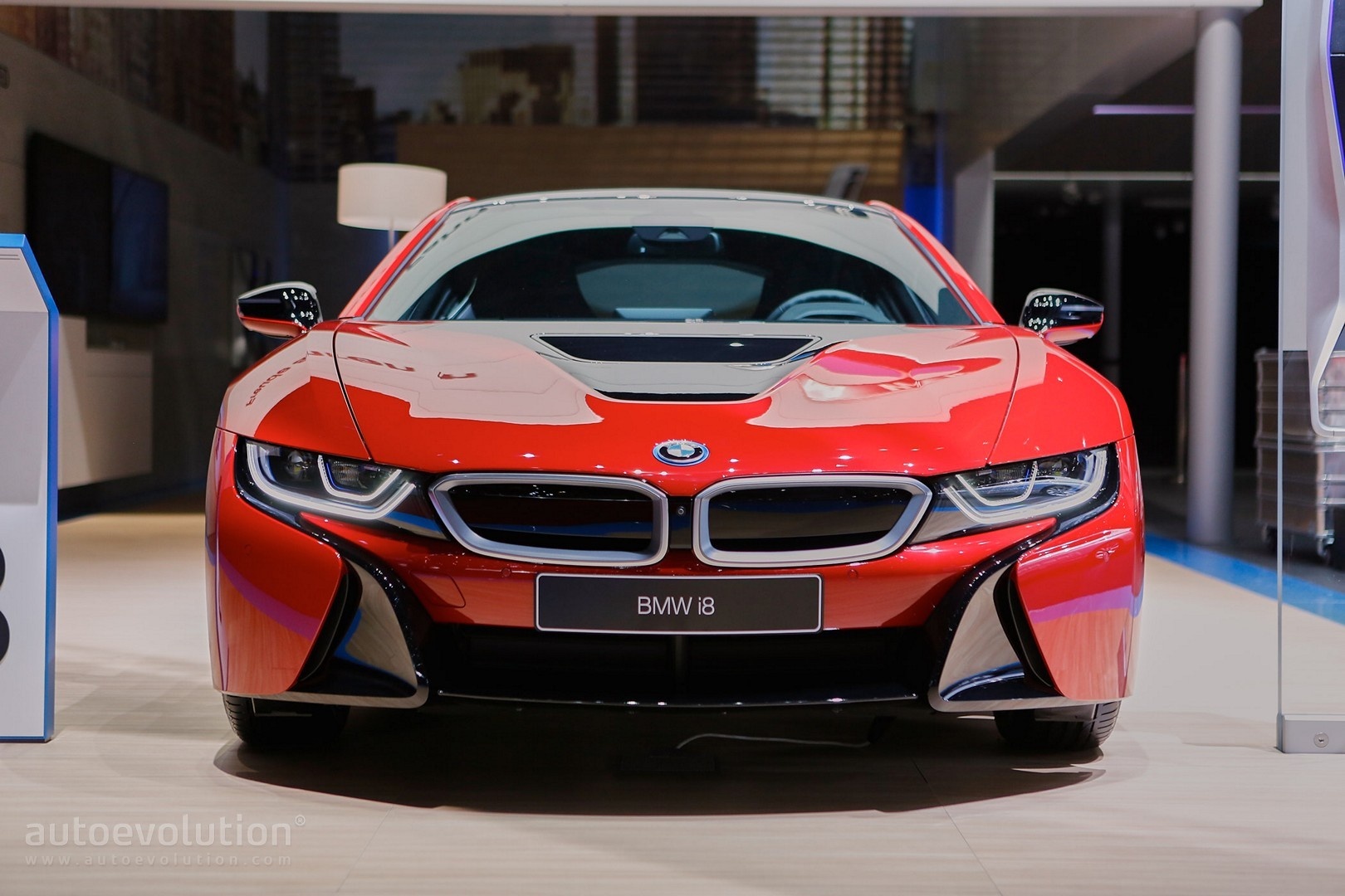 Anh thuc te BMW i8 mau do dau tien tren the gioi hinh anh