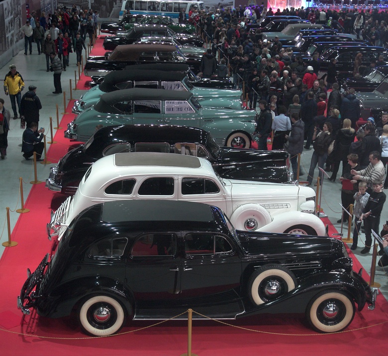 trien lam o to,  nguyen thu Nga anh 1